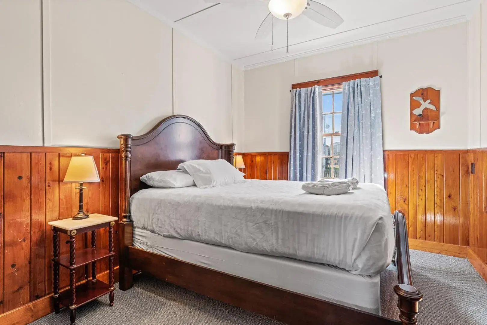 Standard Queen Room in Nags Head Beach Inn by KEES Vacations Standard Queen Room in Nags Head Beach Inn by KEES Vacations