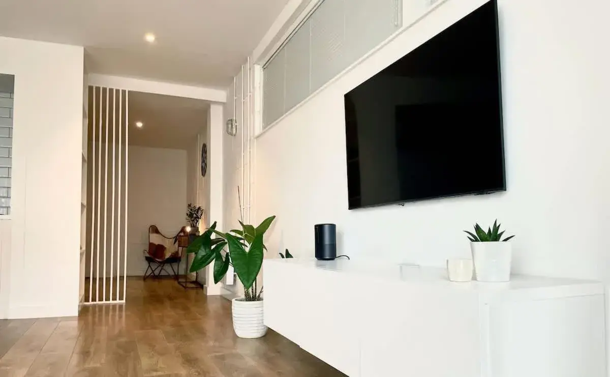 Spacious Industrial style Apartment Spacious Industrial style Apartment
