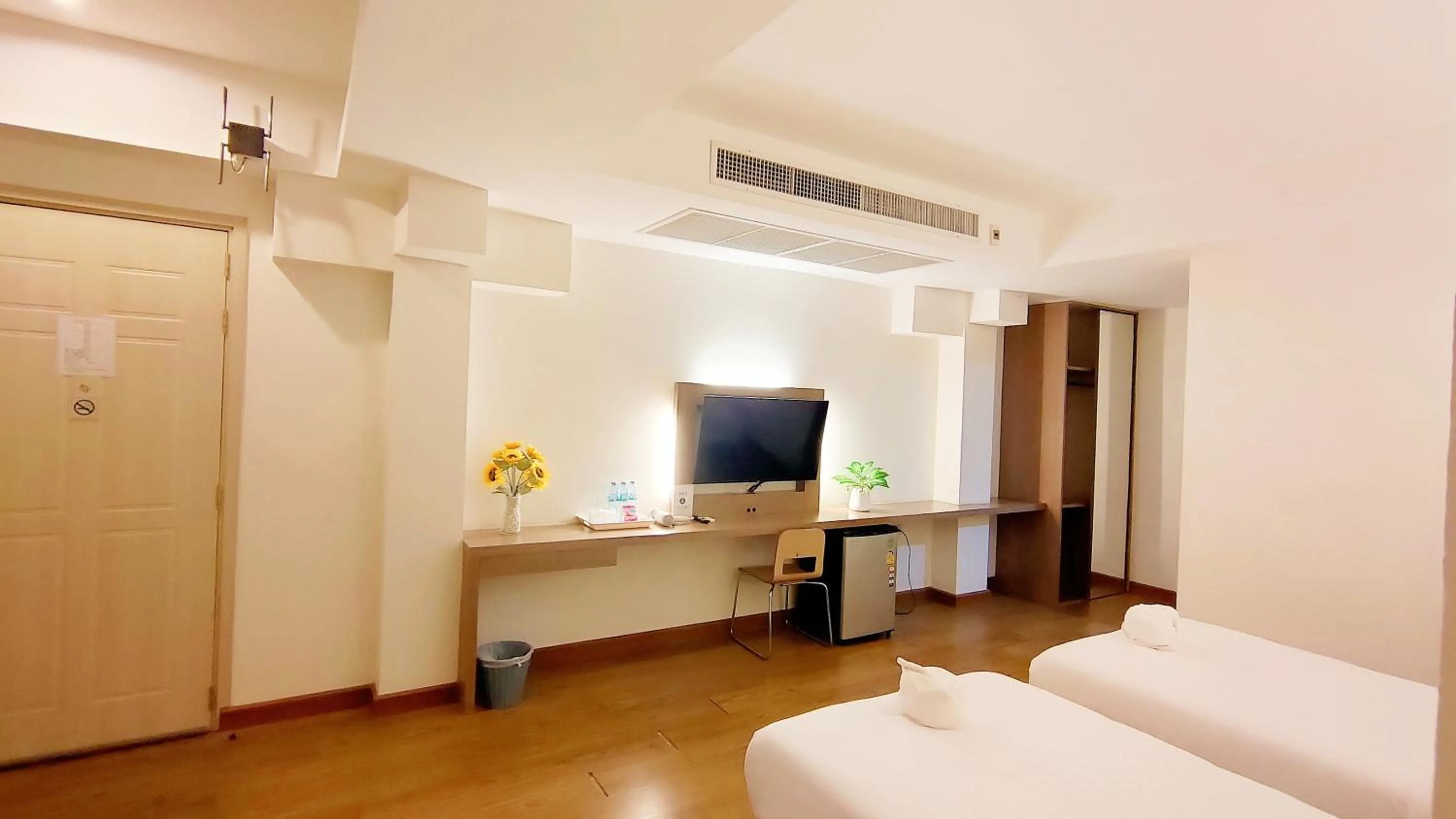 wardrobe, Bed in View Dee BKK Airport Residence