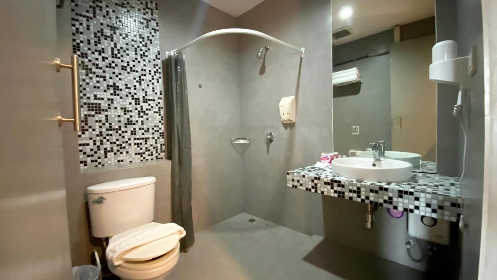 Toilet in View Dee BKK Airport Residence