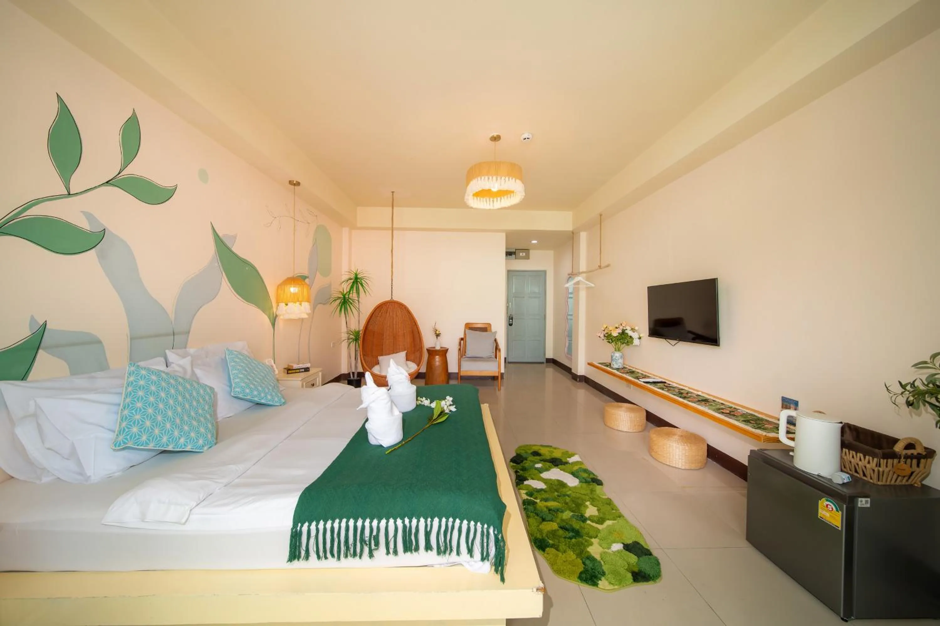 Bed in Patong Beach Side Hotel