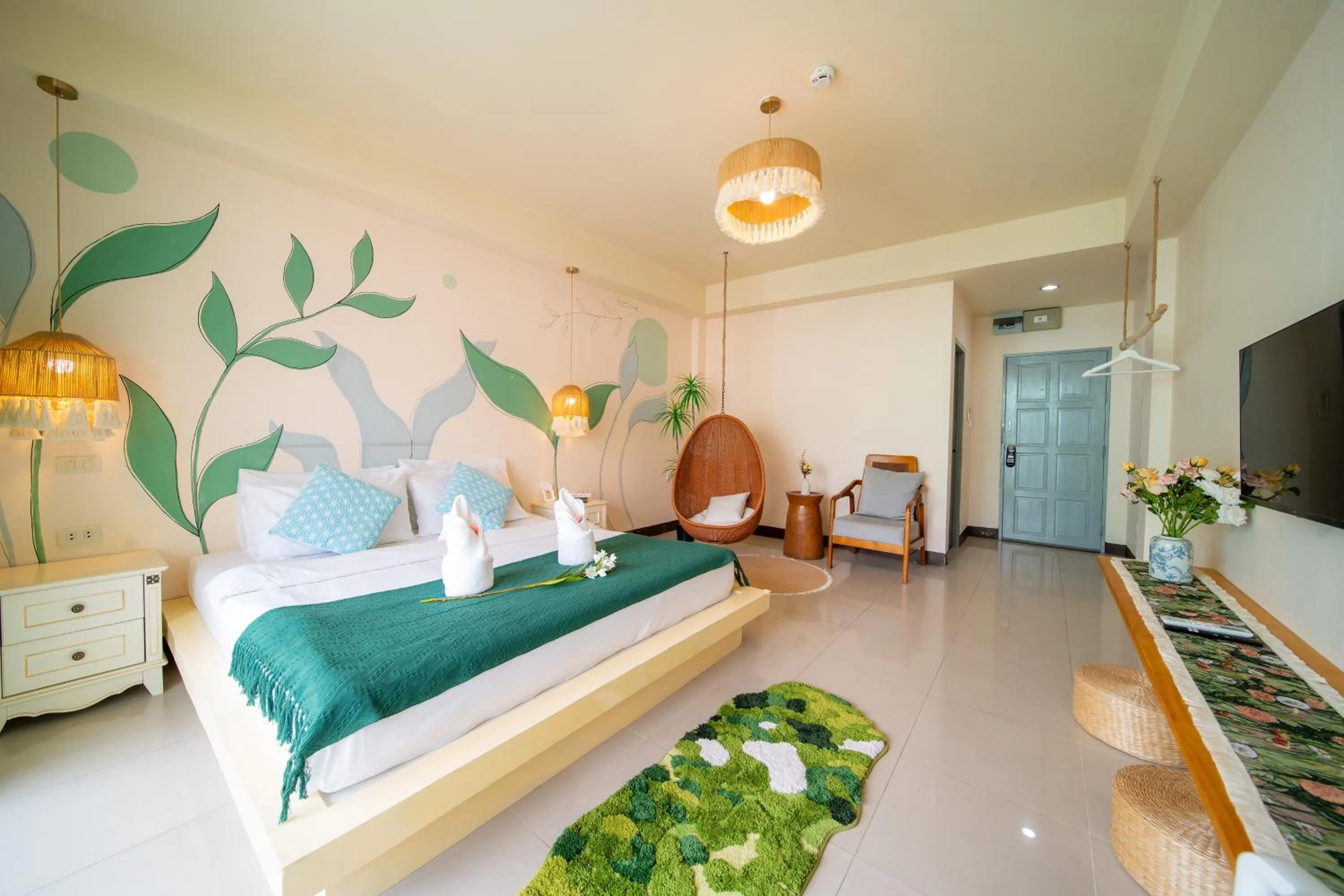 Bed in Patong Beach Side Hotel