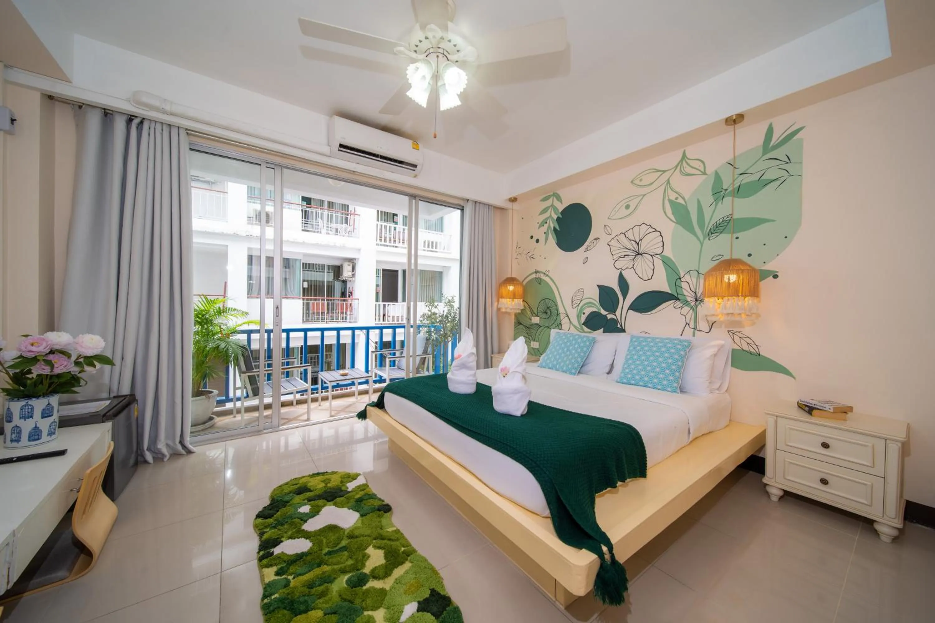 Bed in Patong Beach Side Hotel