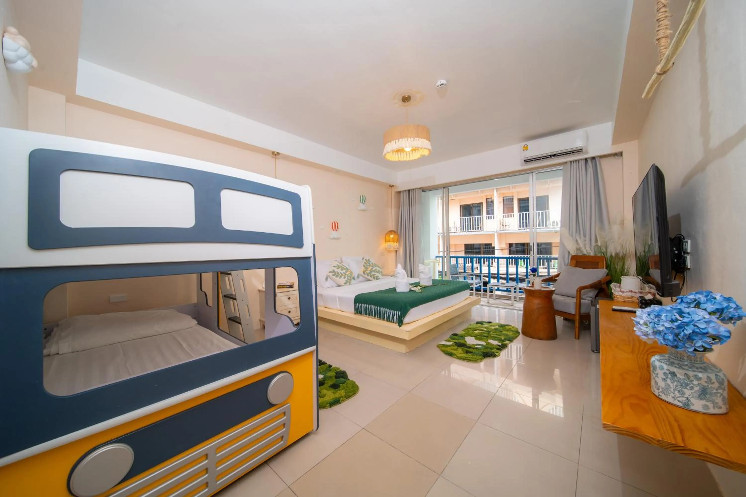 Bed in Patong Beach Side Hotel