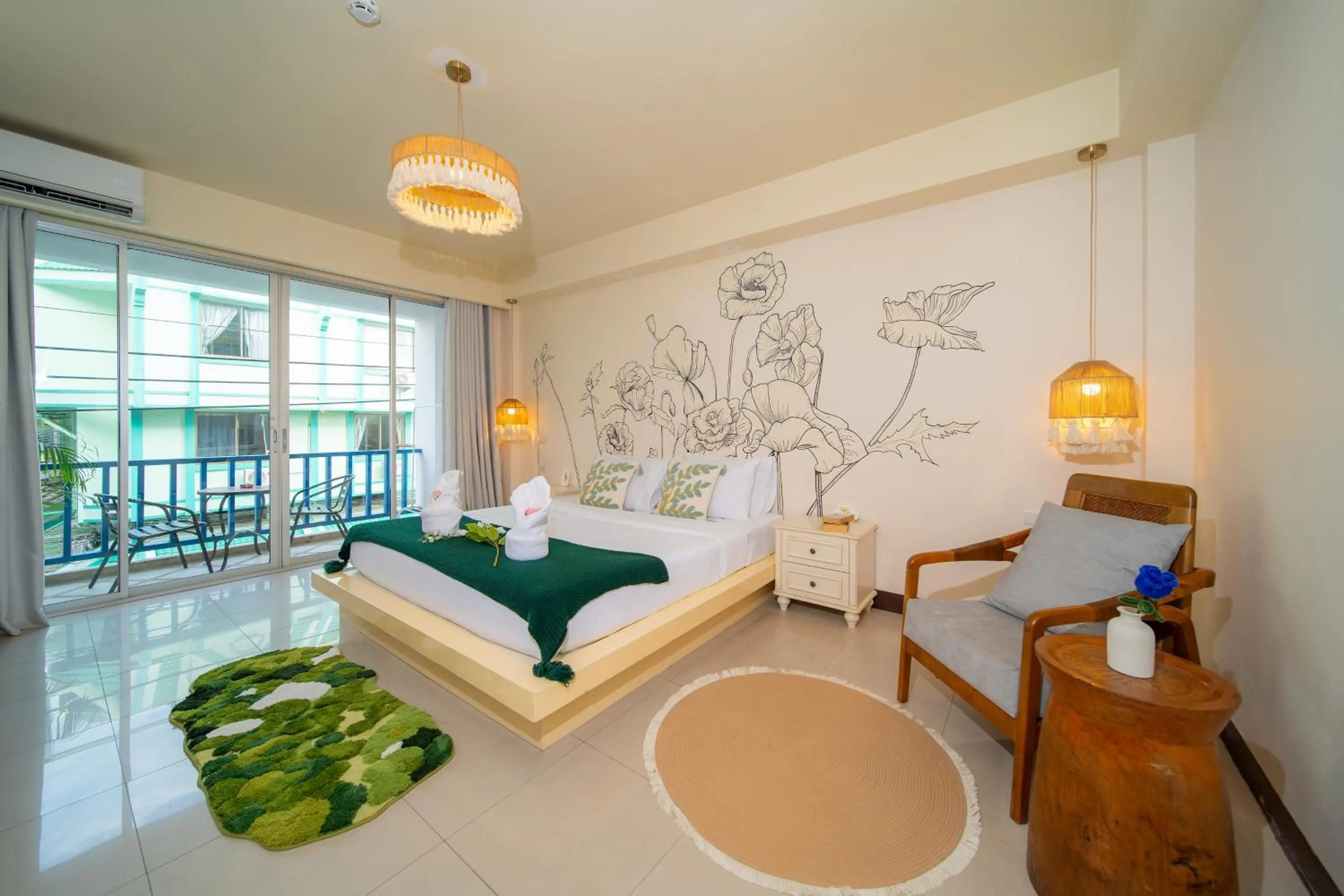 Bed in Patong Beach Side Hotel