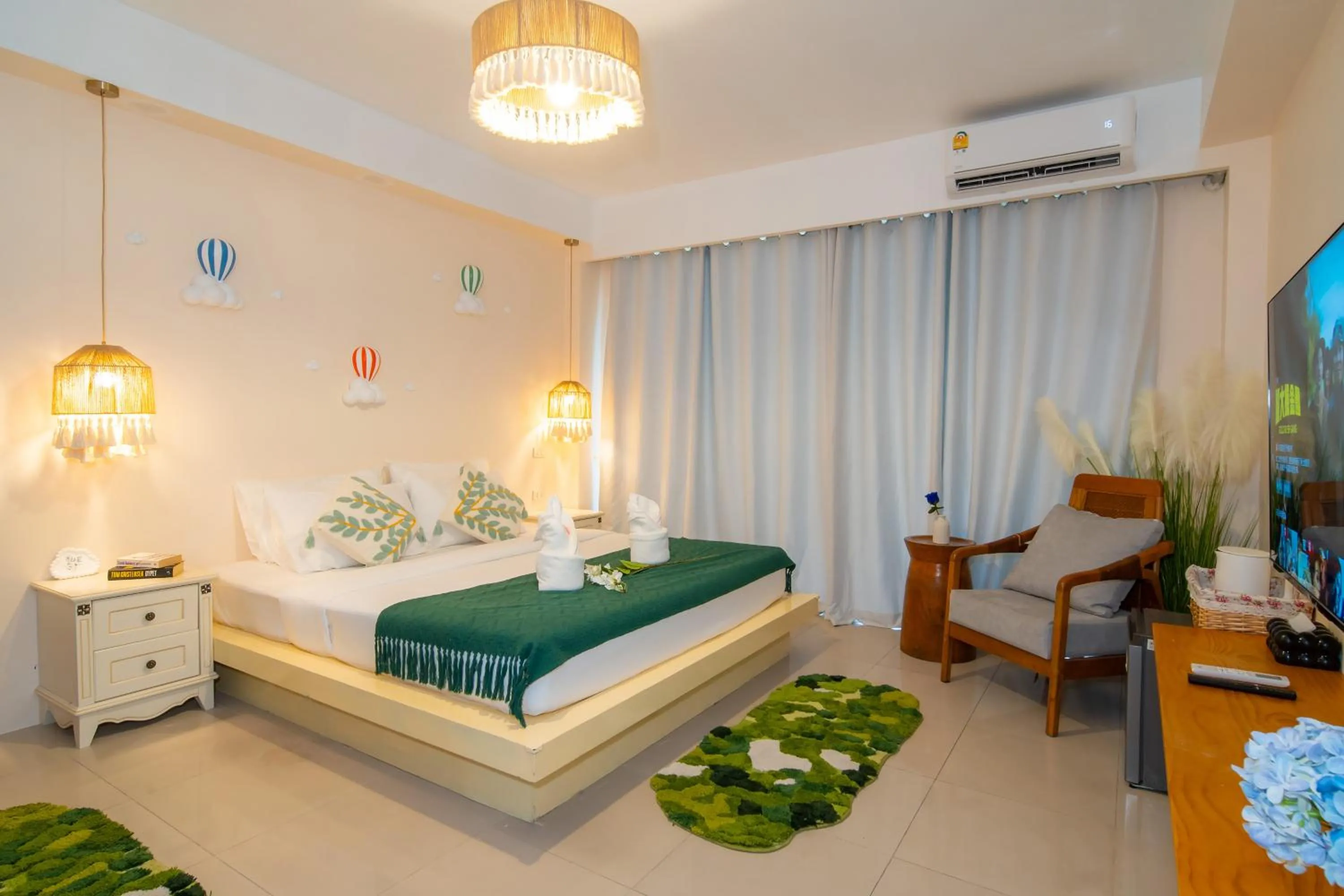 Bed in Patong Beach Side Hotel