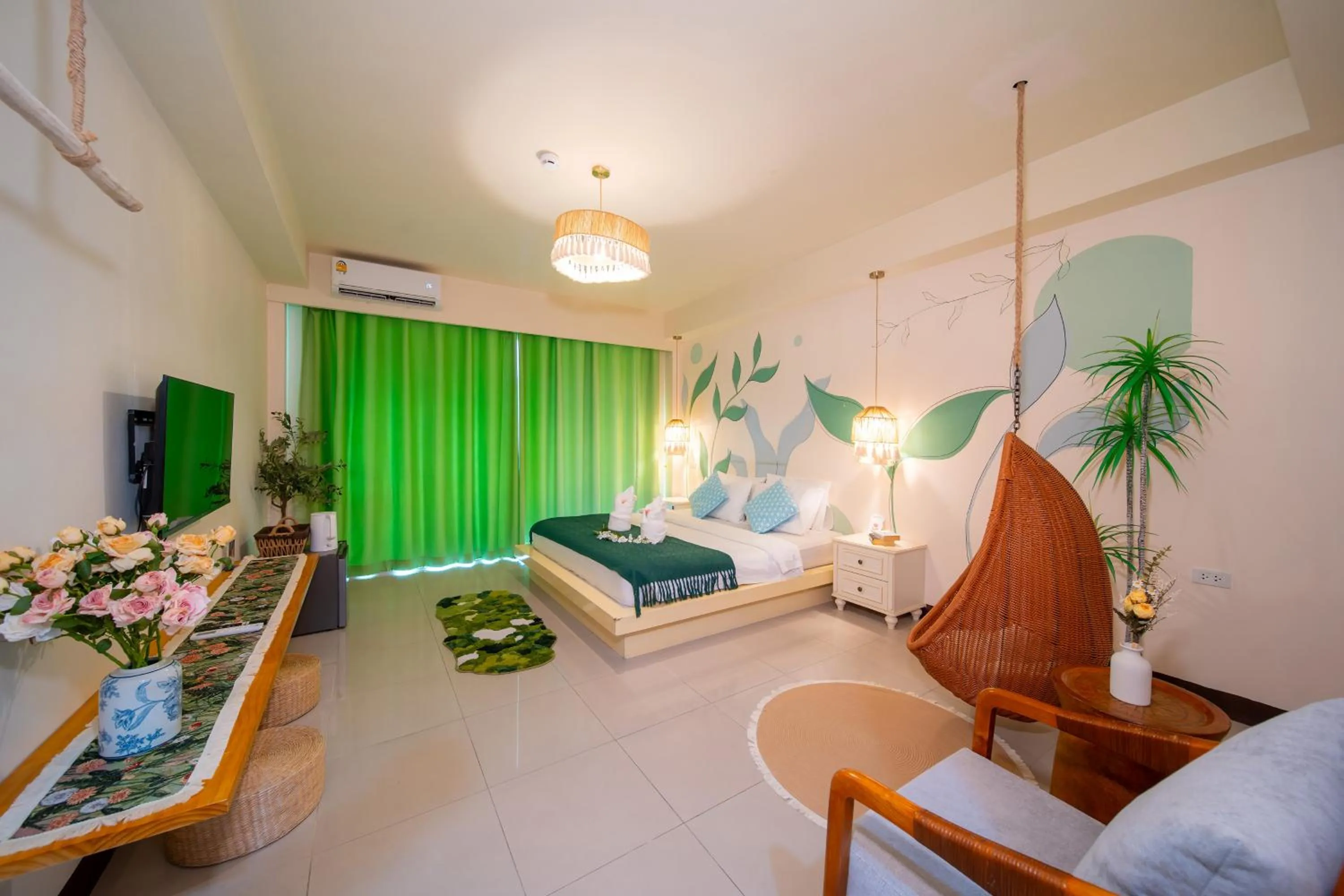 Bed in Patong Beach Side Hotel