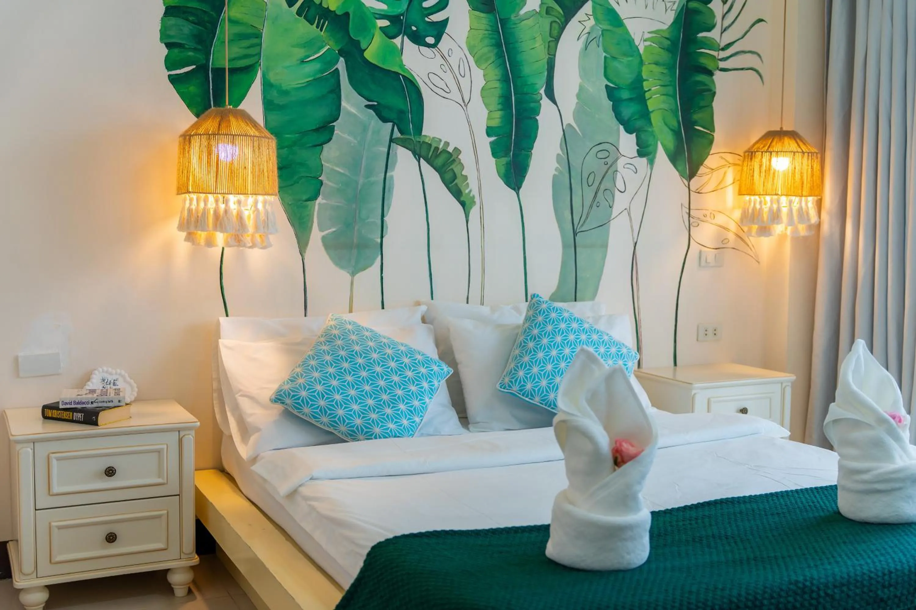 Bed in Patong Beach Side Hotel