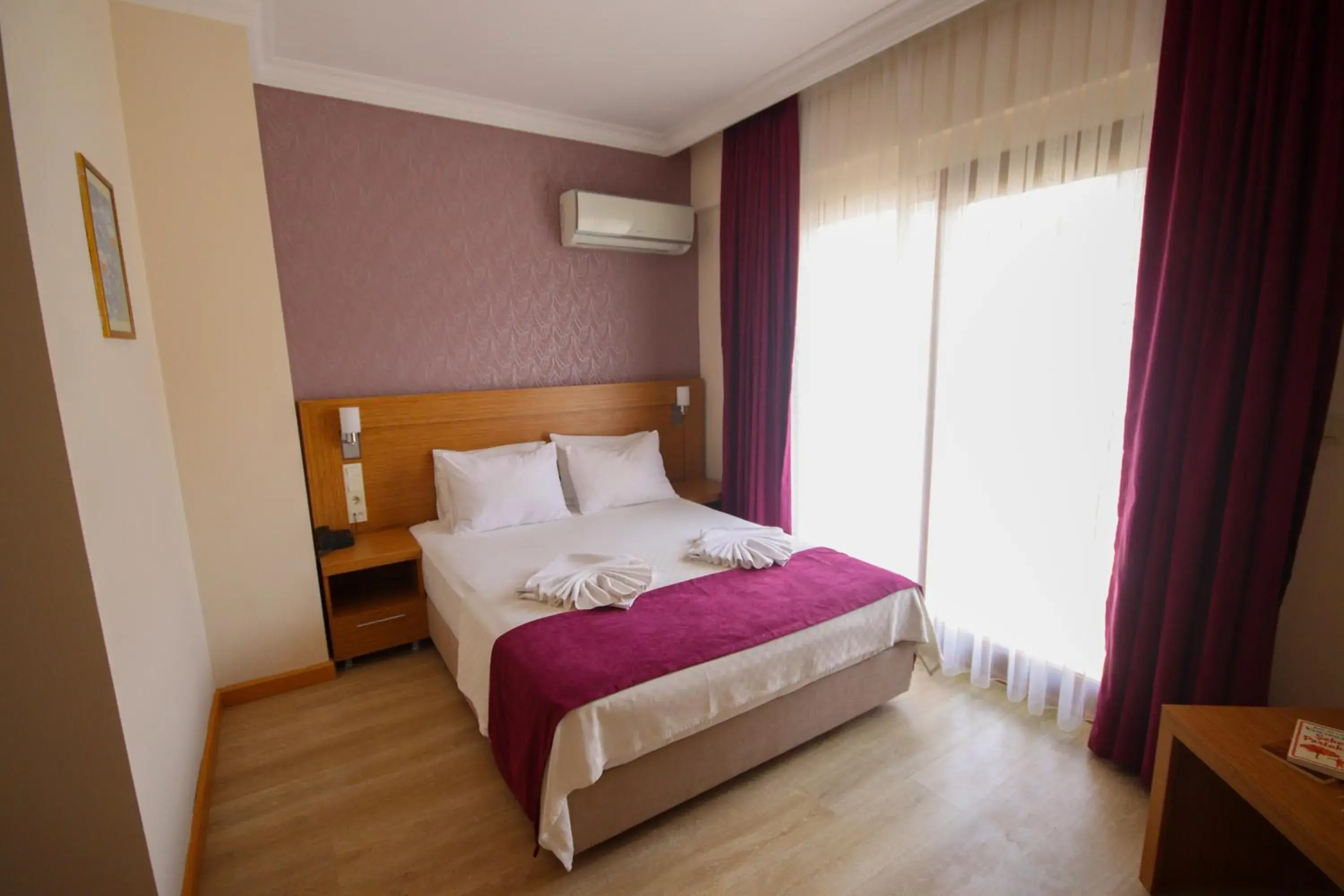 Pool view, Bed in Siriusmi Hotel Pool view, Bed in Siriusmi Hotel