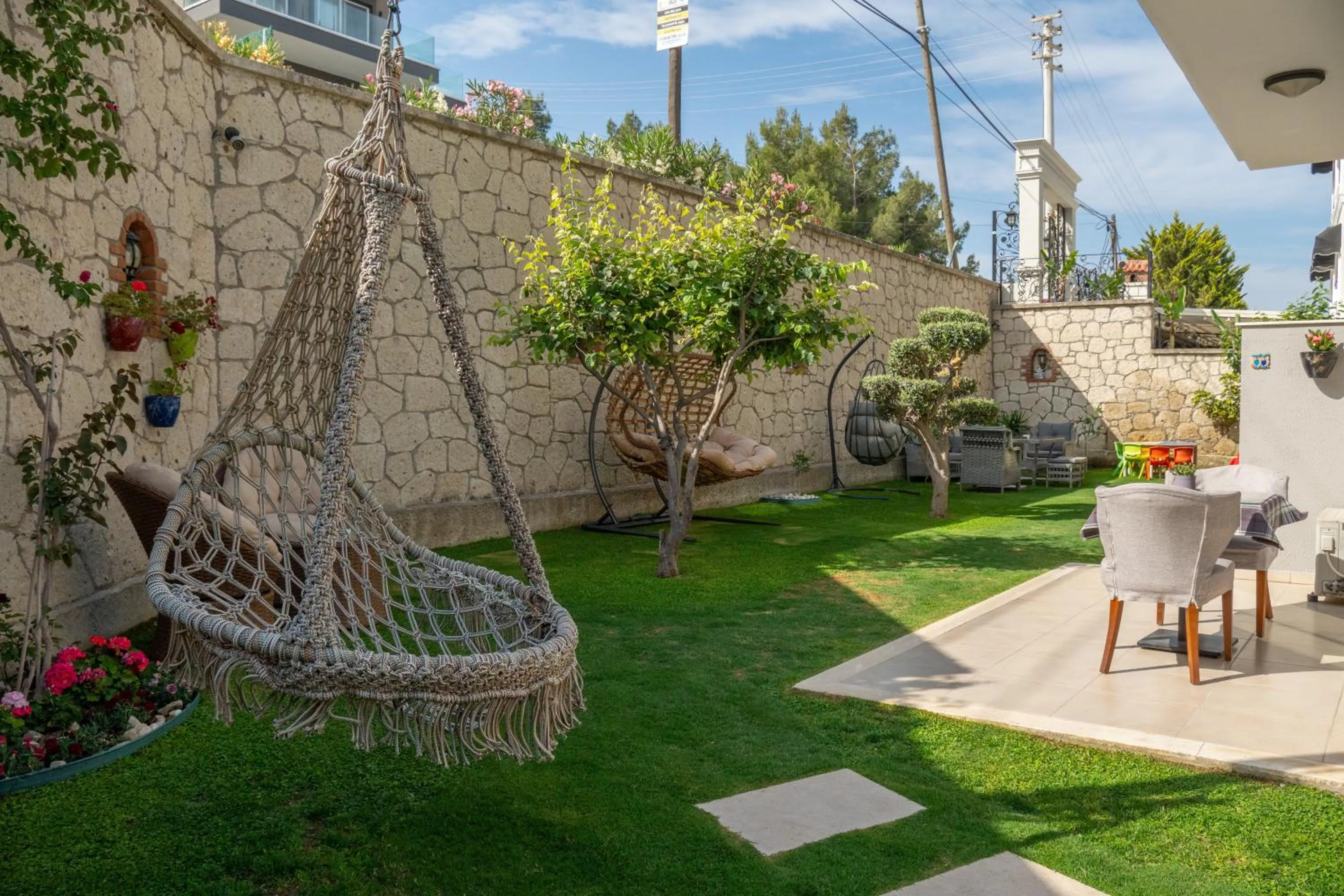 Garden in Siriusmi Hotel