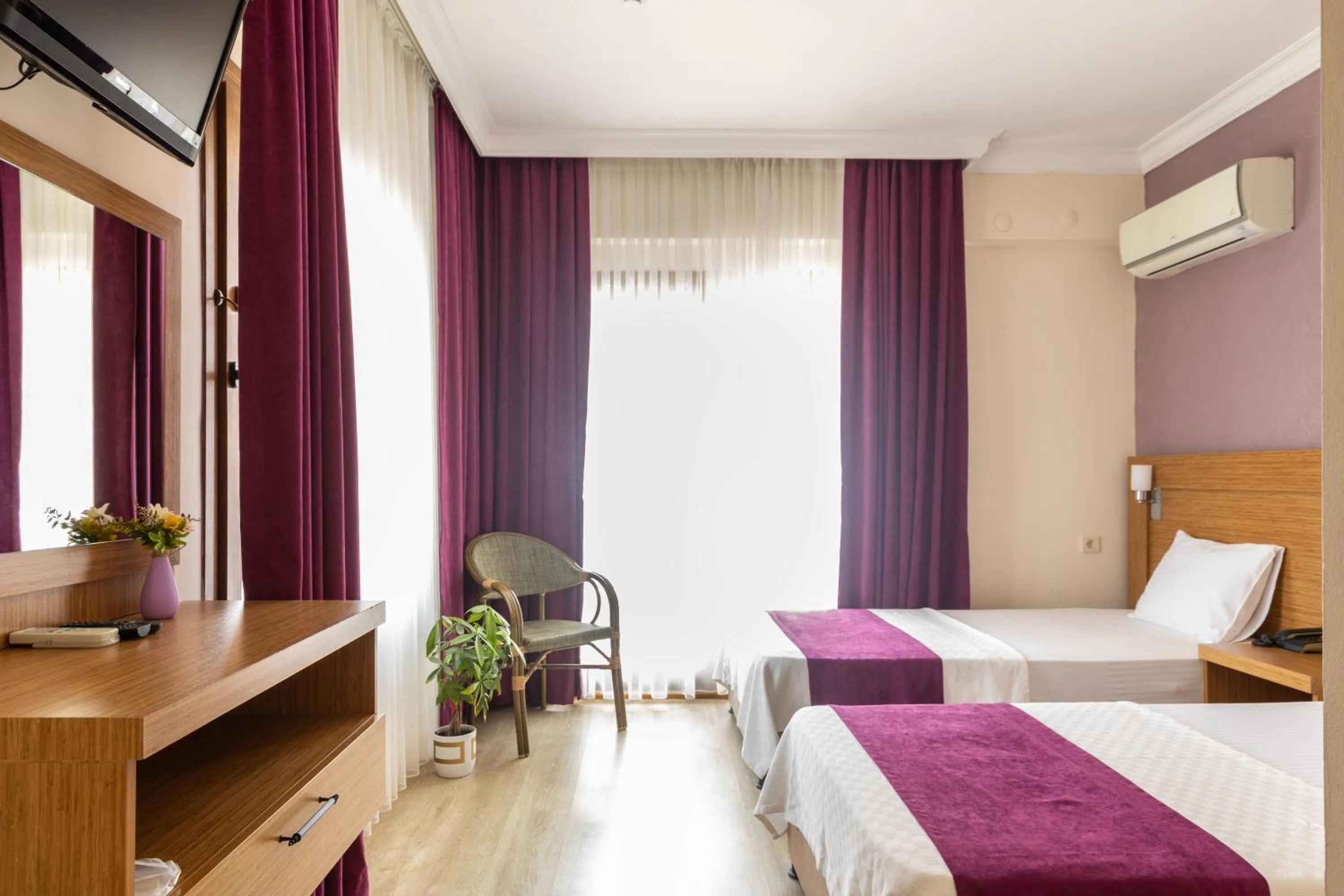 air conditioner, Bed in Siriusmi Hotel