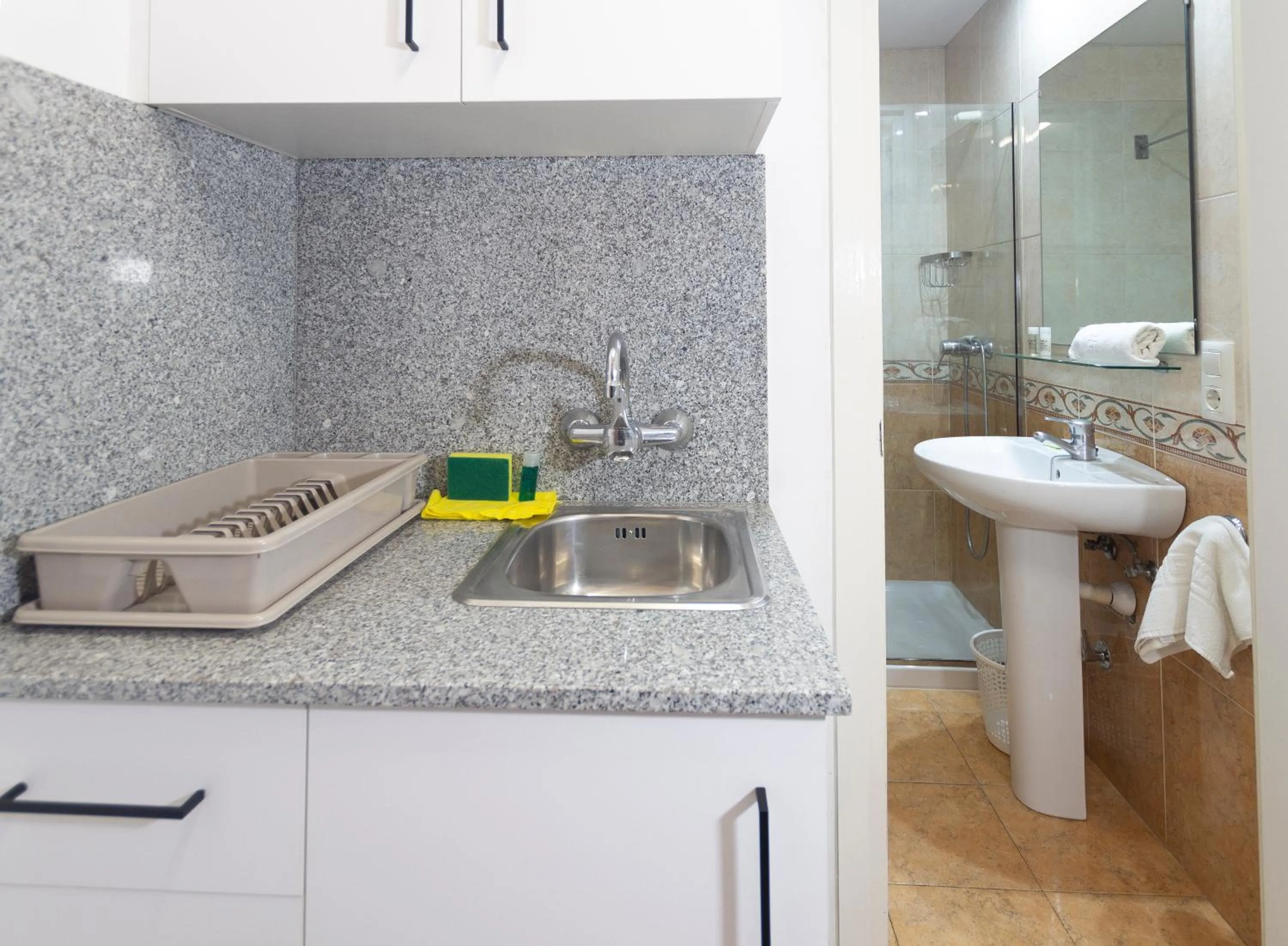 Kitchen or kitchenette in Apartamentos El Sol II