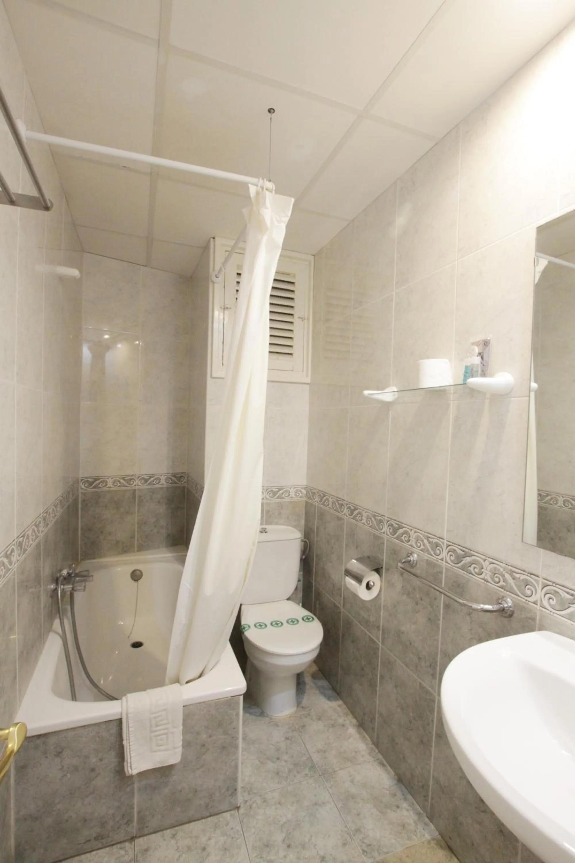 Bathroom in Apartamentos El Sol II