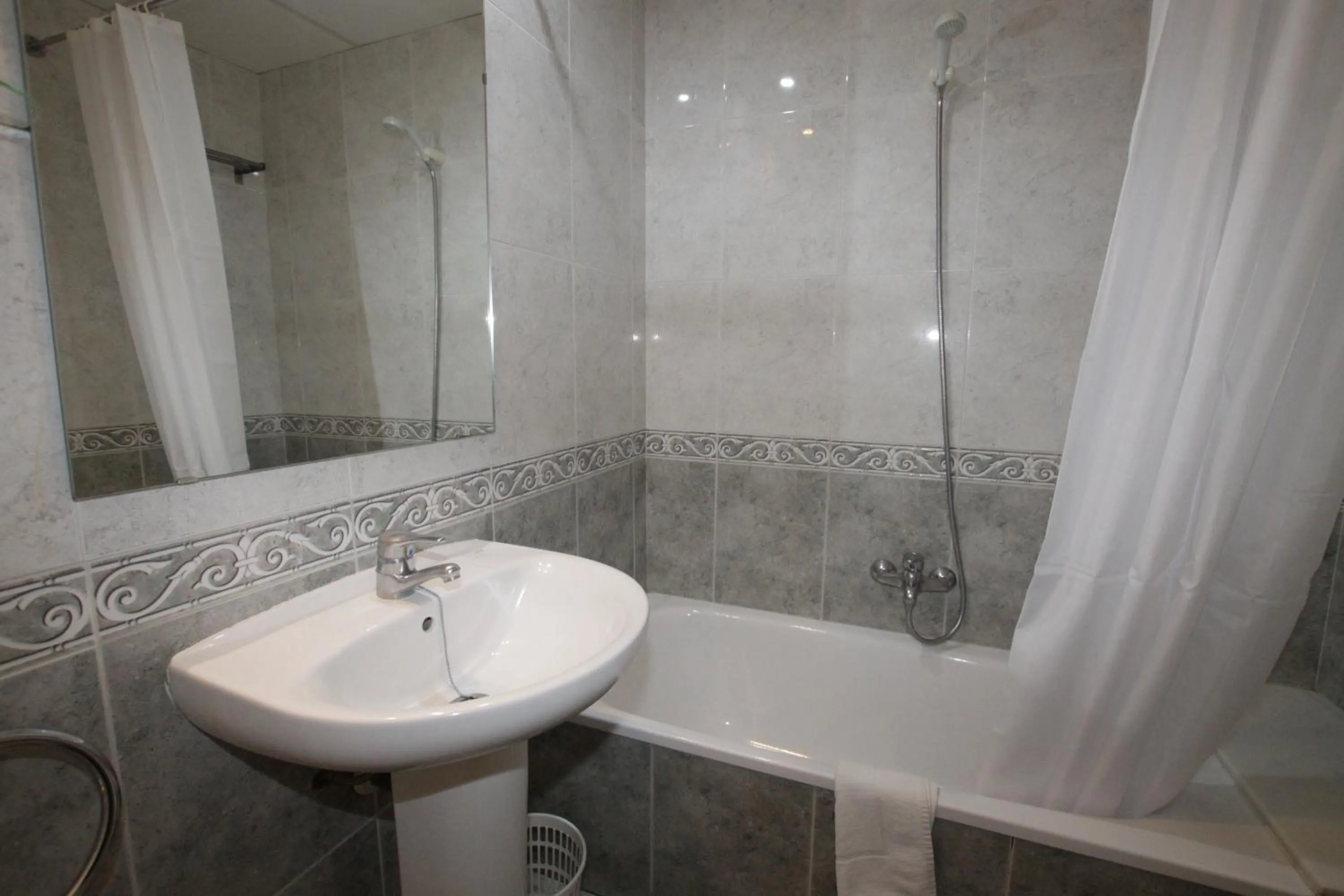 Bathroom in Apartamentos El Sol II