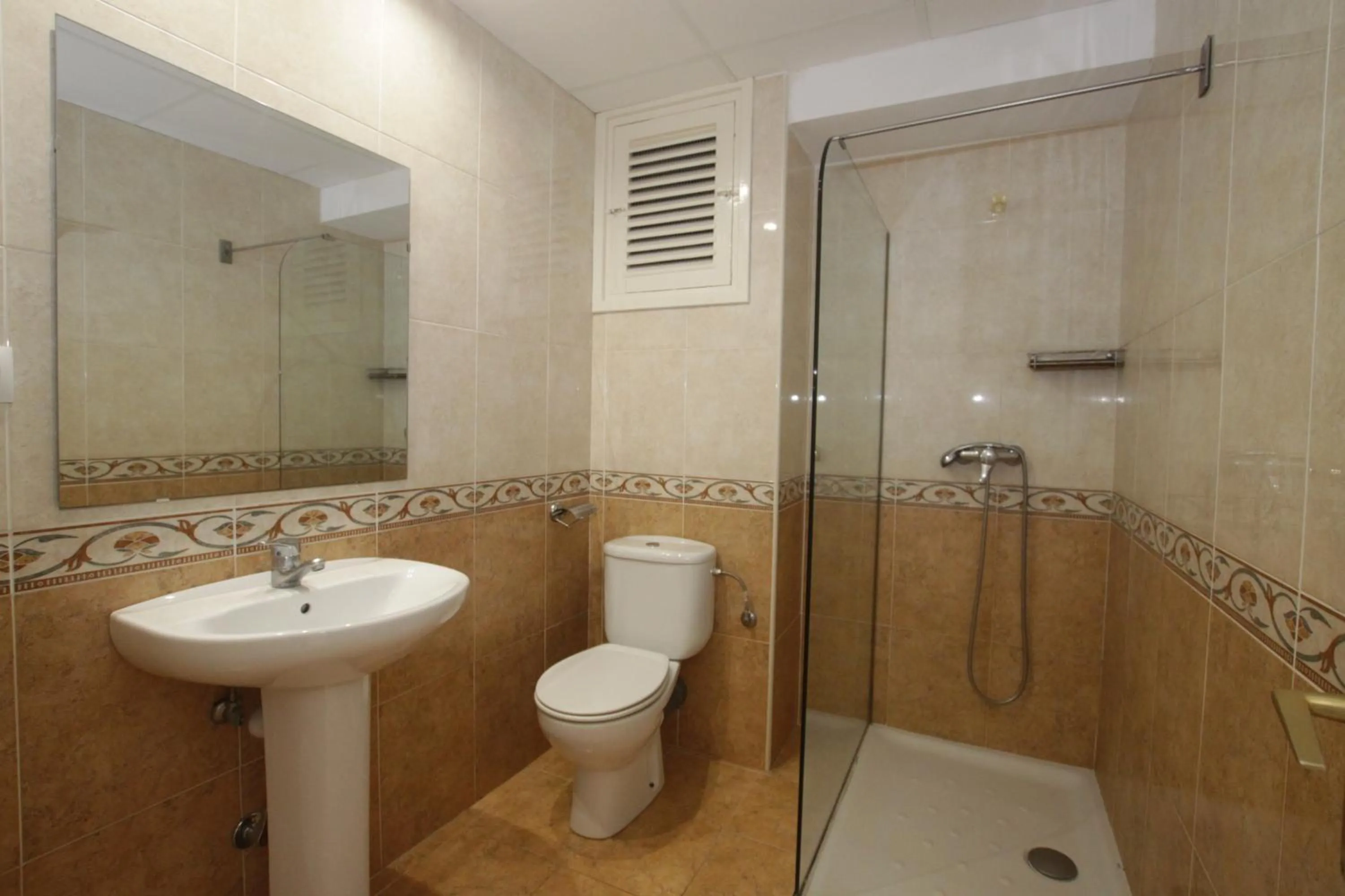 Shower in Apartamentos El Sol II