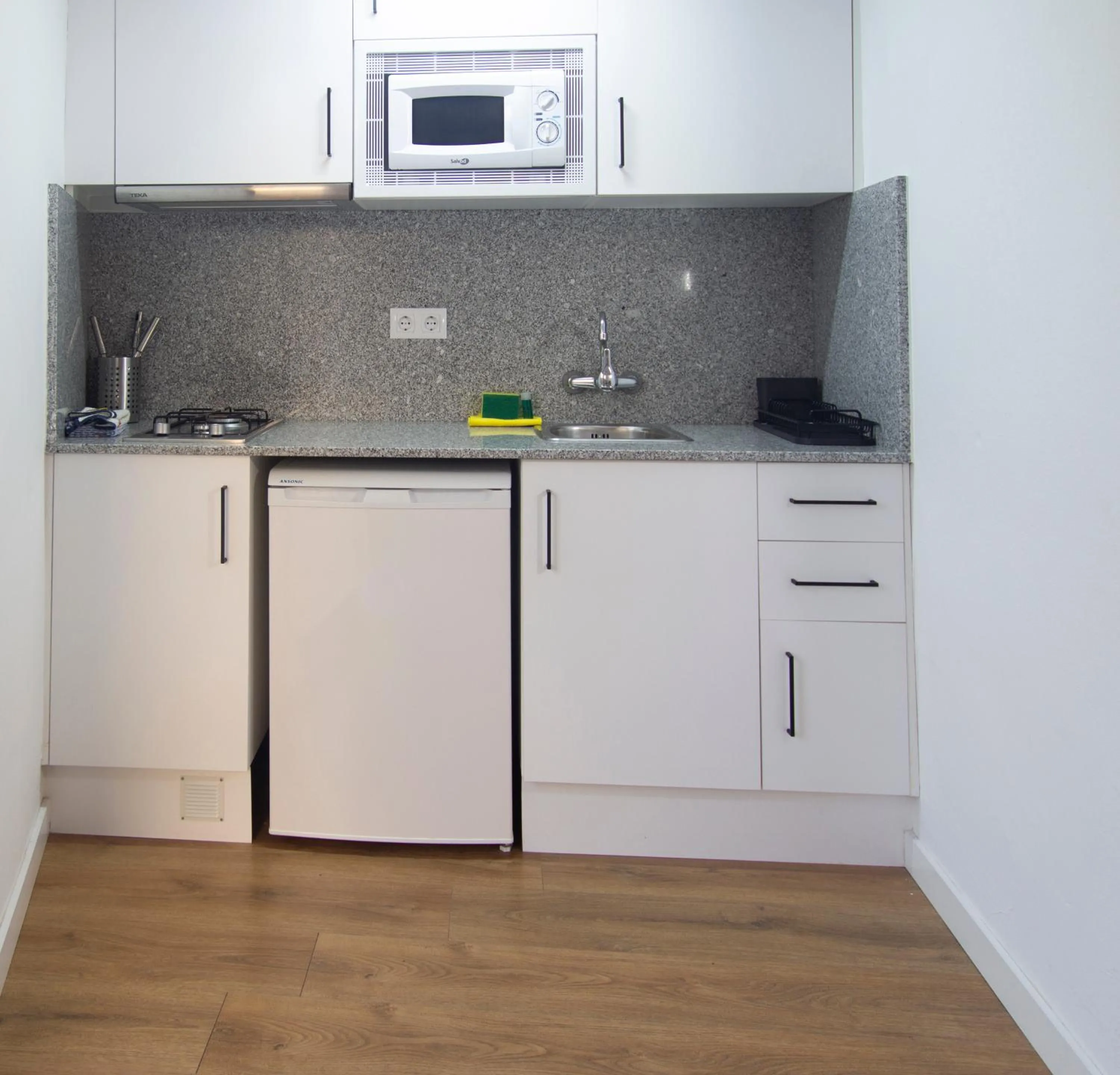 Kitchen or kitchenette in Apartamentos El Sol II