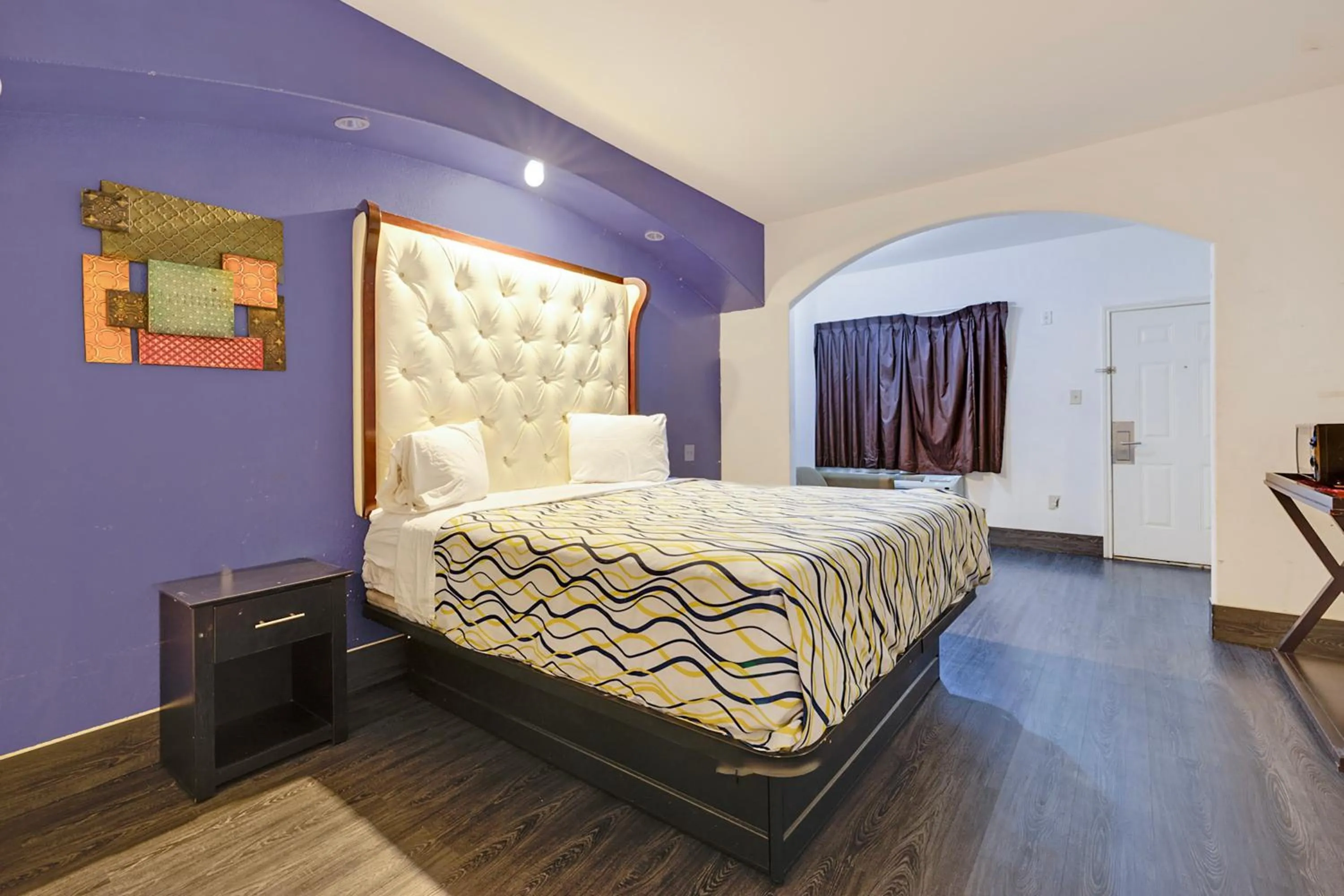 Bedroom, Bed in Capital O Deluxe Inn Channelview Houston I-10