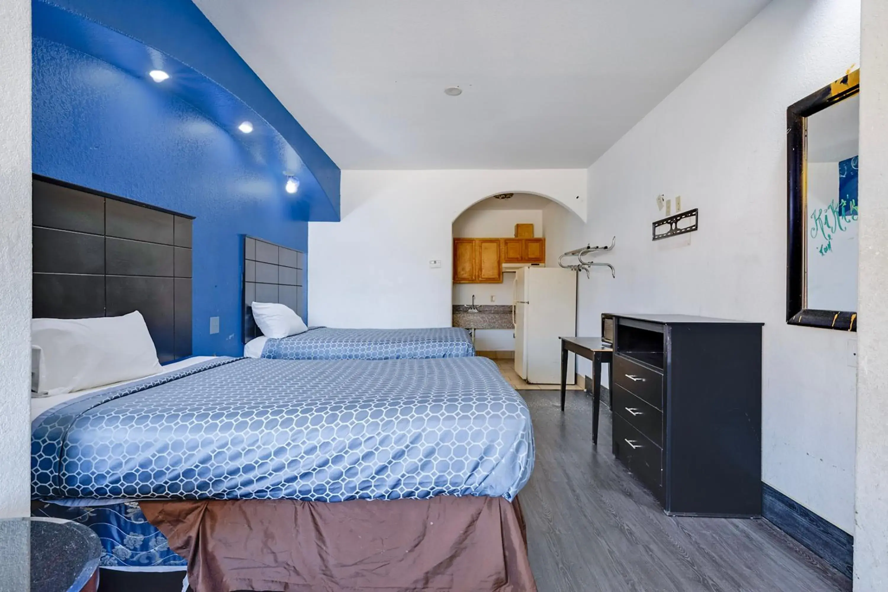 2 Queen Beds Smoking with Kitchenette in Capital O Deluxe Inn Channelview Houston I-10 2 Queen Beds Smoking with Kitchenette in Capital O Deluxe Inn Channelview Houston I-10