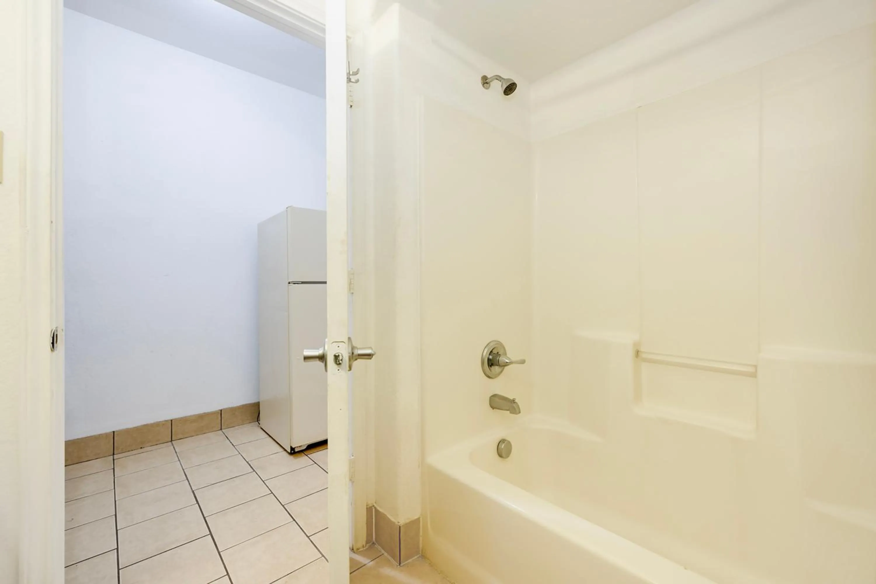 Bathroom in Capital O Deluxe Inn Channelview Houston I-10