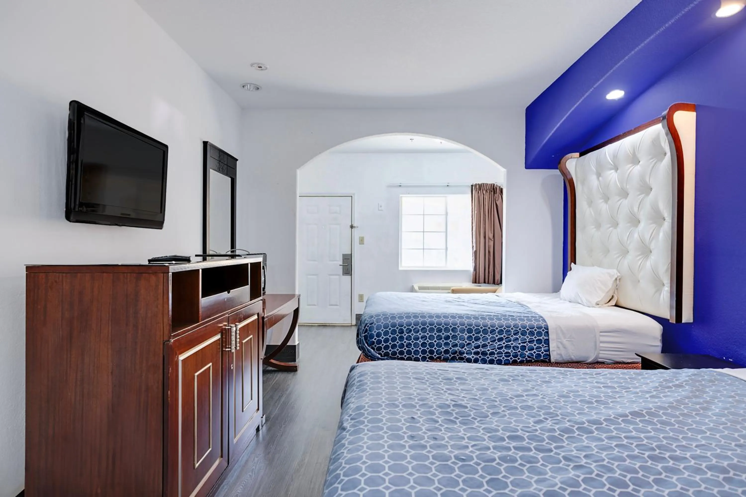 Bedroom, Bed in Capital O Deluxe Inn Channelview Houston I-10