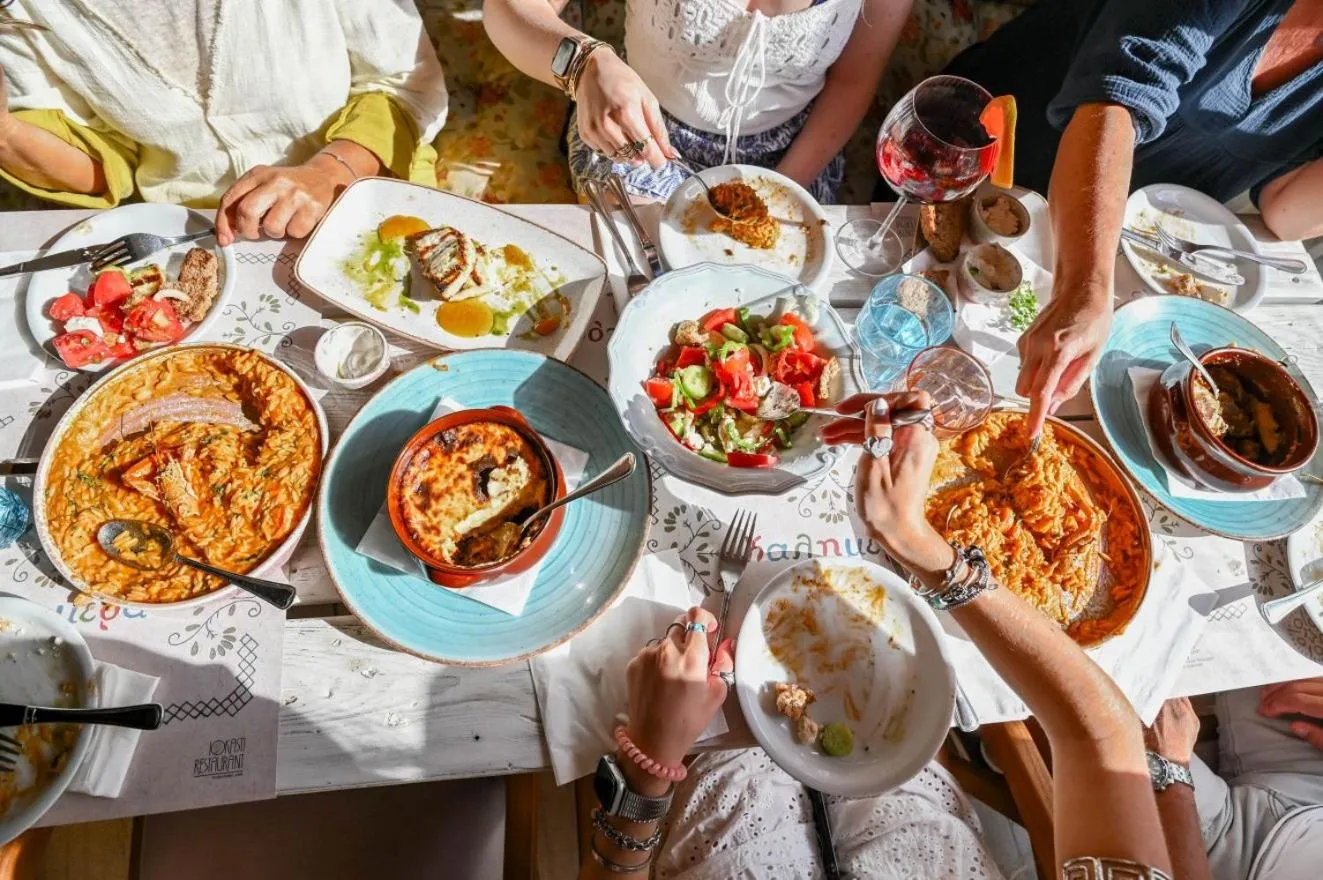 Restaurant/places to eat in Villa Iokasti