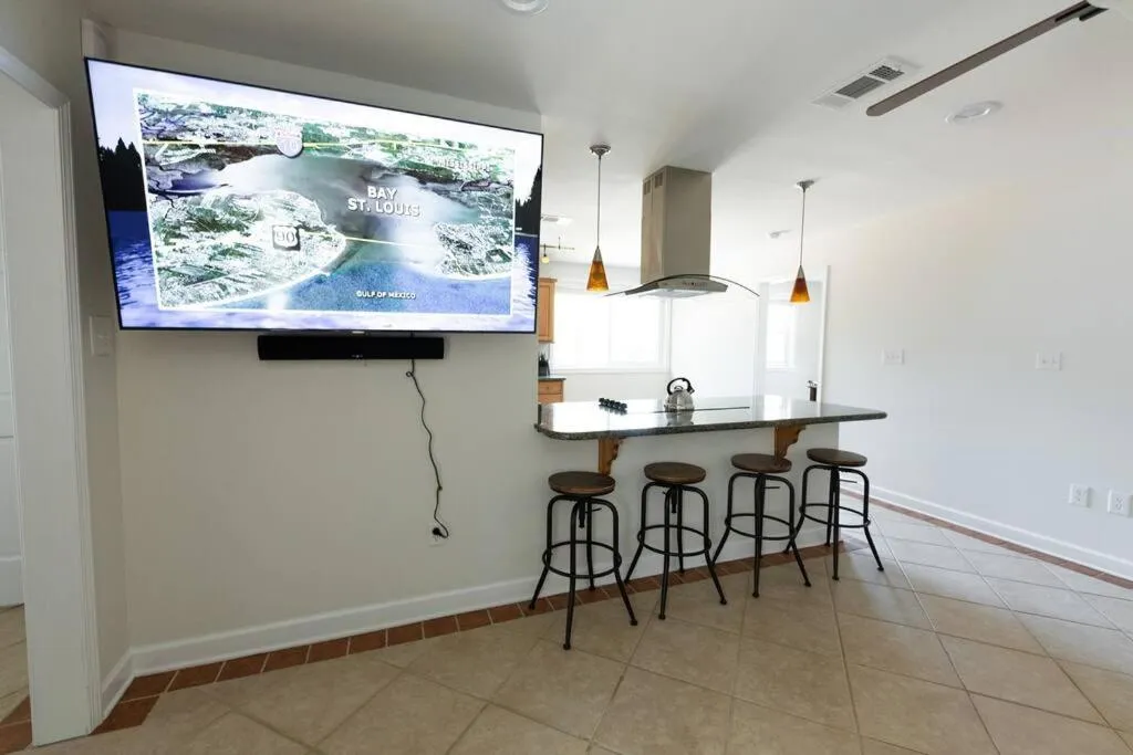 Relaxing 5-Bedroom Villa with Outdoor Oasis