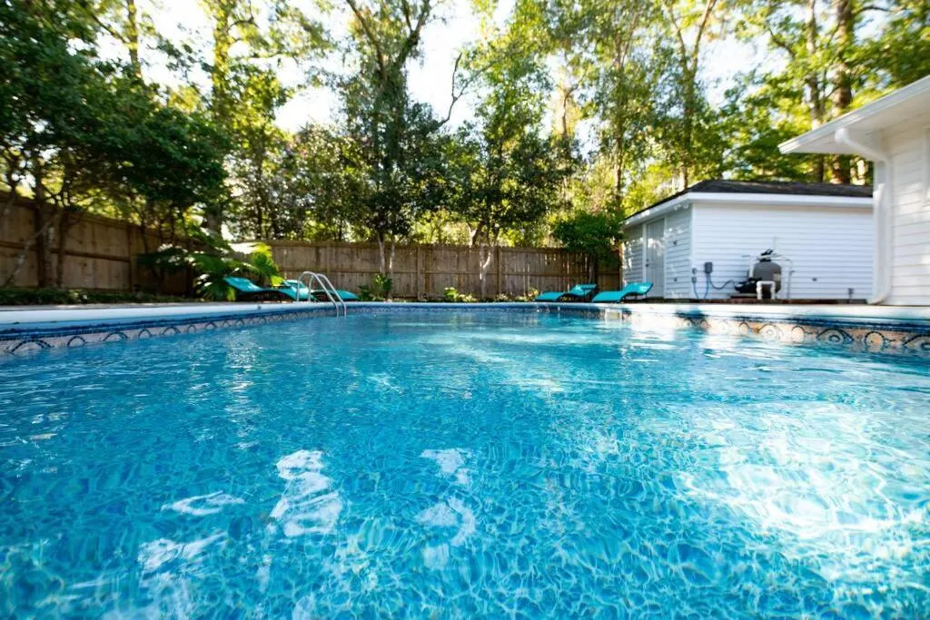 Relaxing 5-Bedroom Villa with Outdoor Oasis