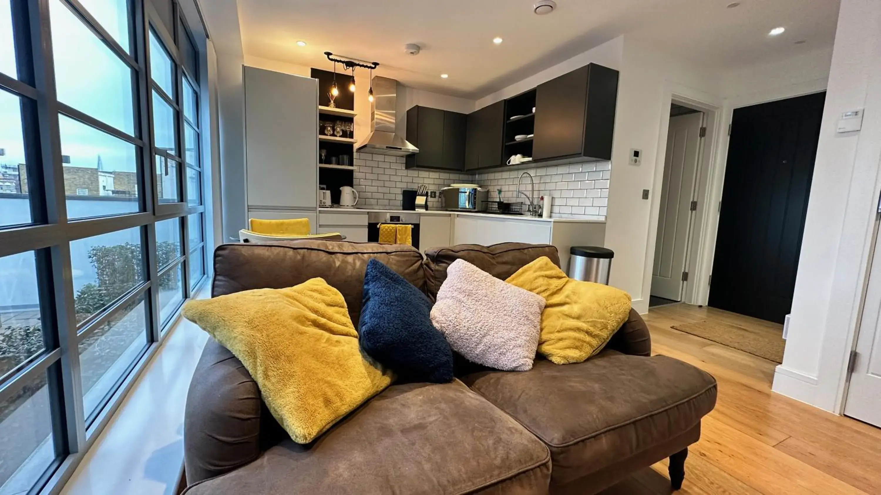 Modern & stylish 1 bedroom flat Modern & stylish 1 bedroom flat