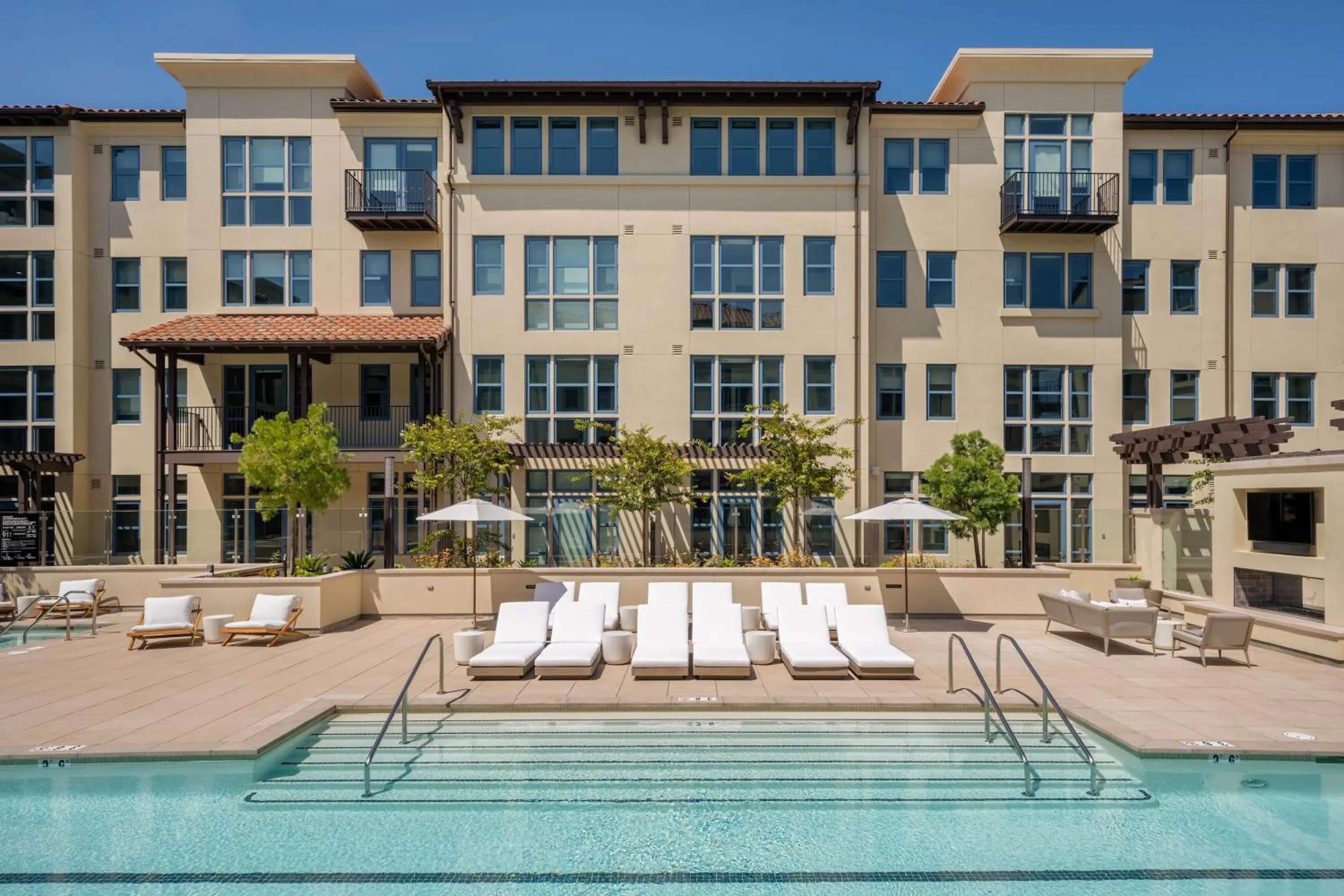Swimming pool in Mint House Menlo Park by Kasa