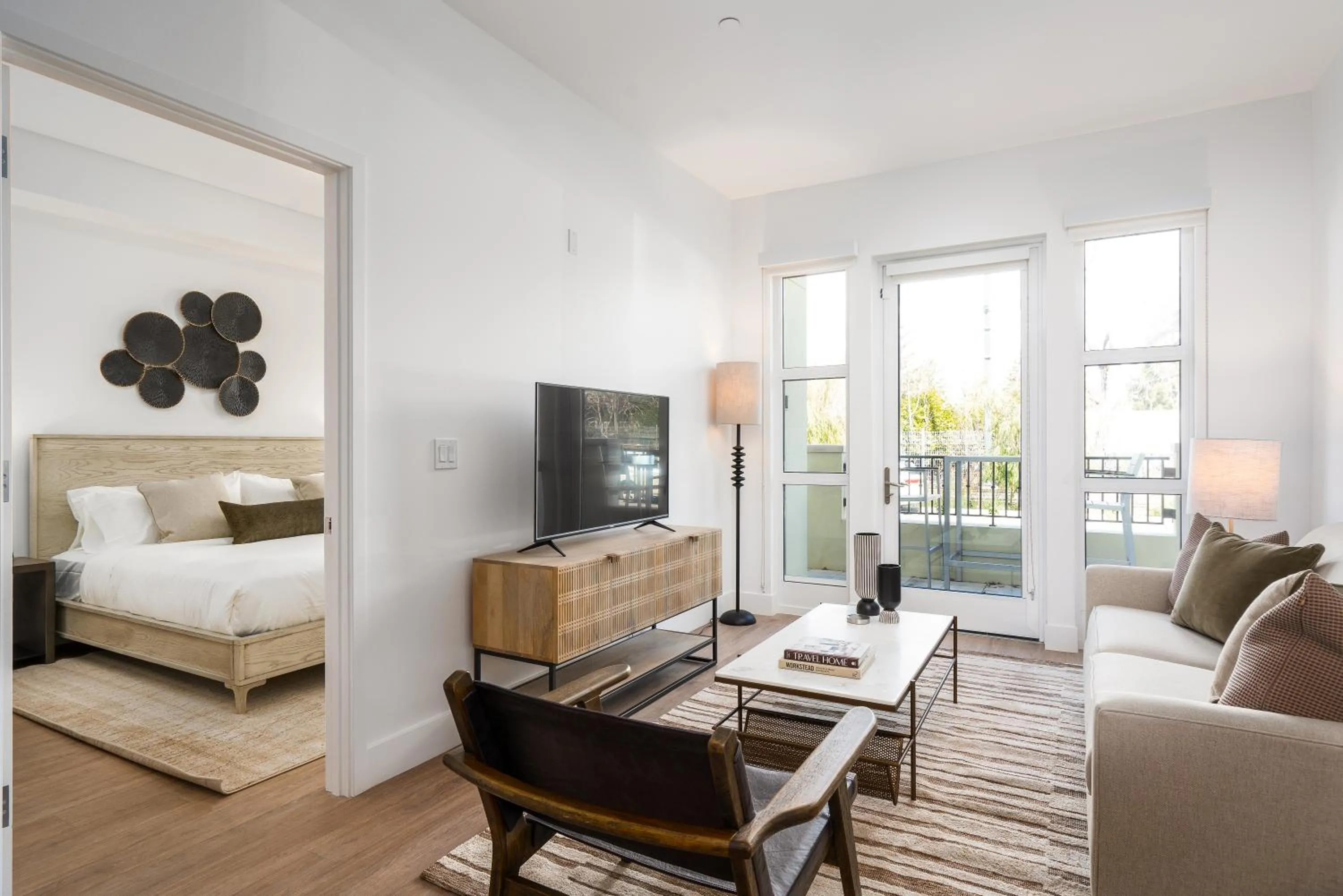 Living room, Bed in Mint House Menlo Park by Kasa