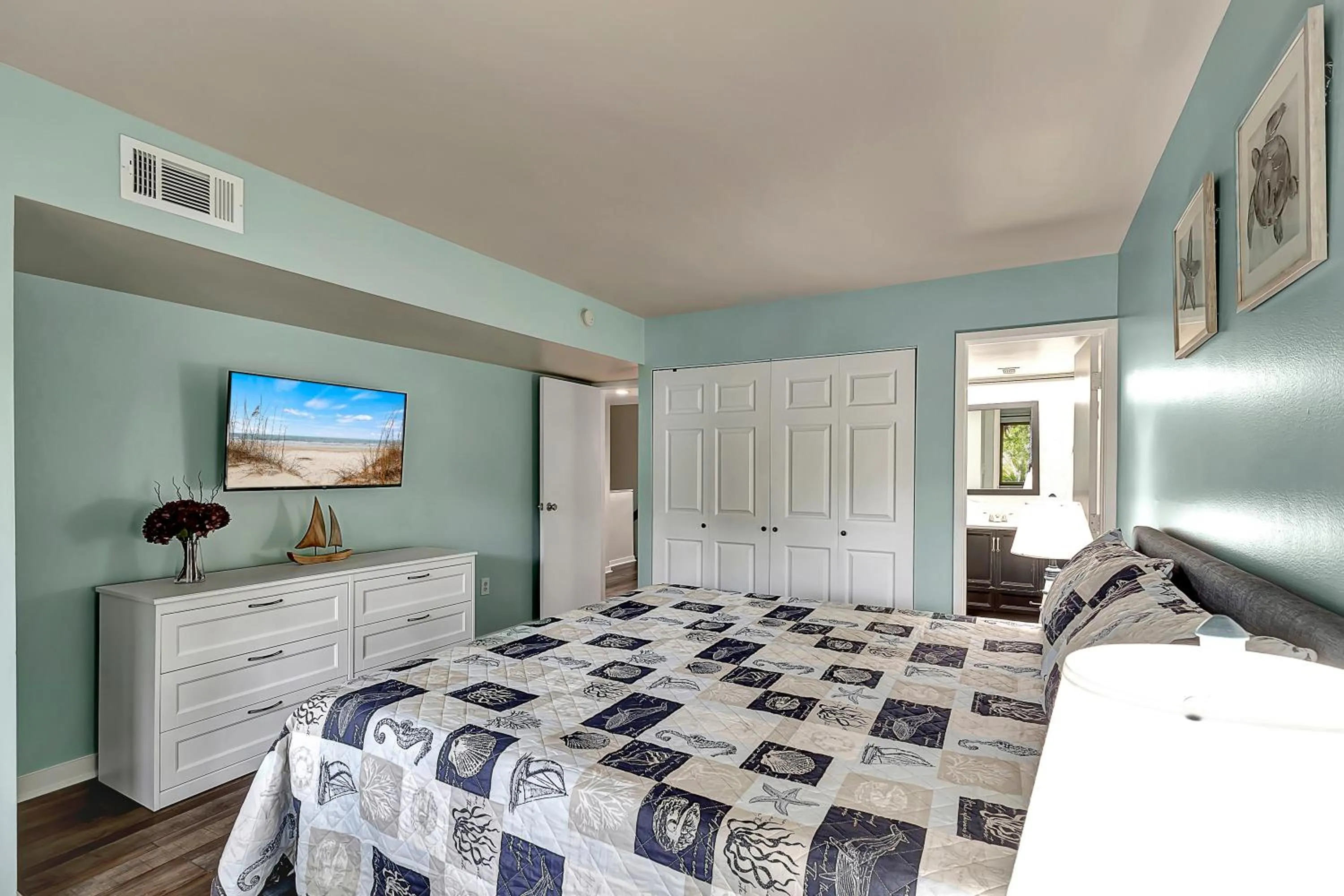 Property building, Bed in Treetops 6101