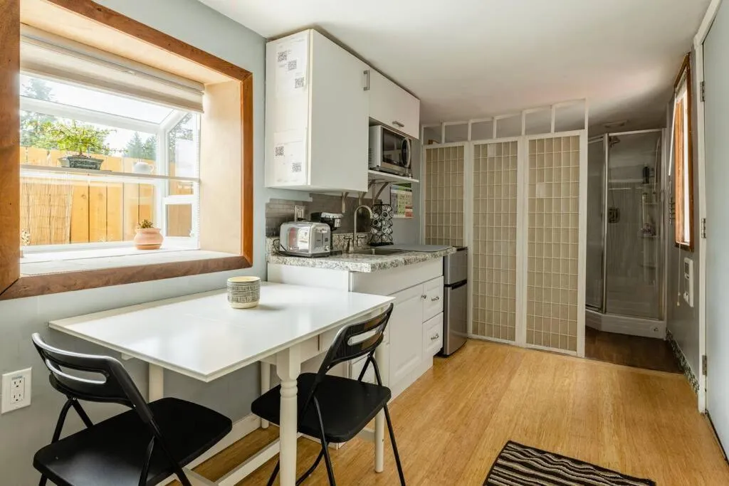 Tiny House with private Hot Tub near Seattle