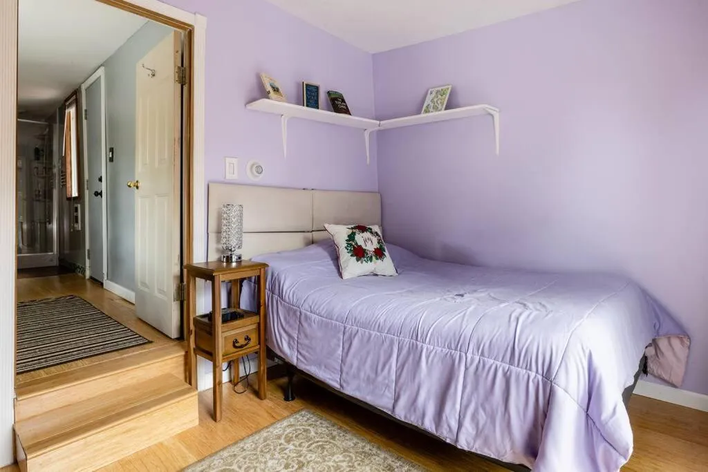 Bed in Tiny House with private Hot Tub near Seattle