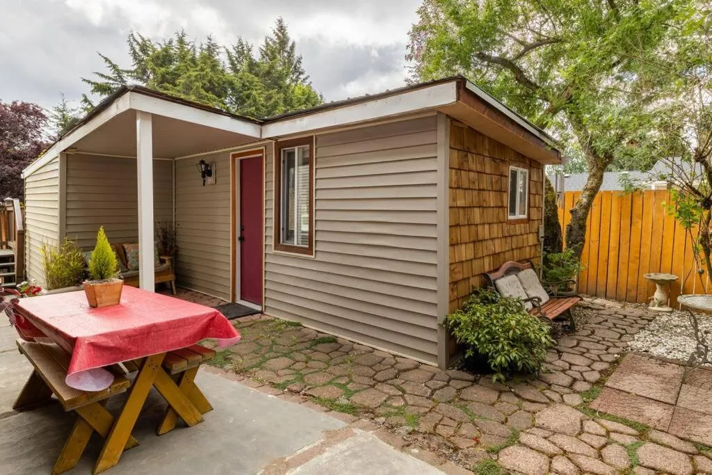 Tiny House with private Hot Tub near Seattle