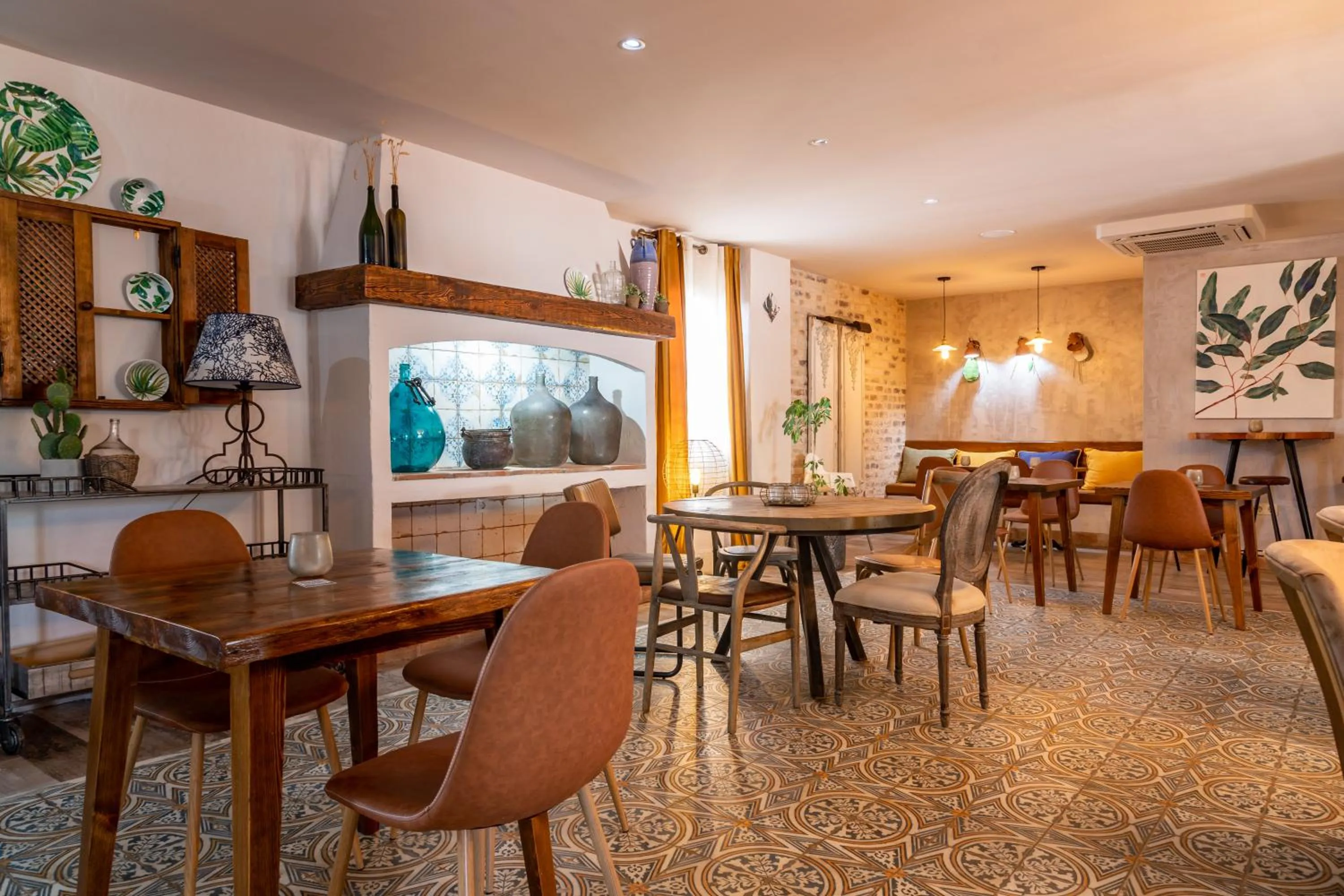 Restaurant/places to eat in Puerta de Algadir