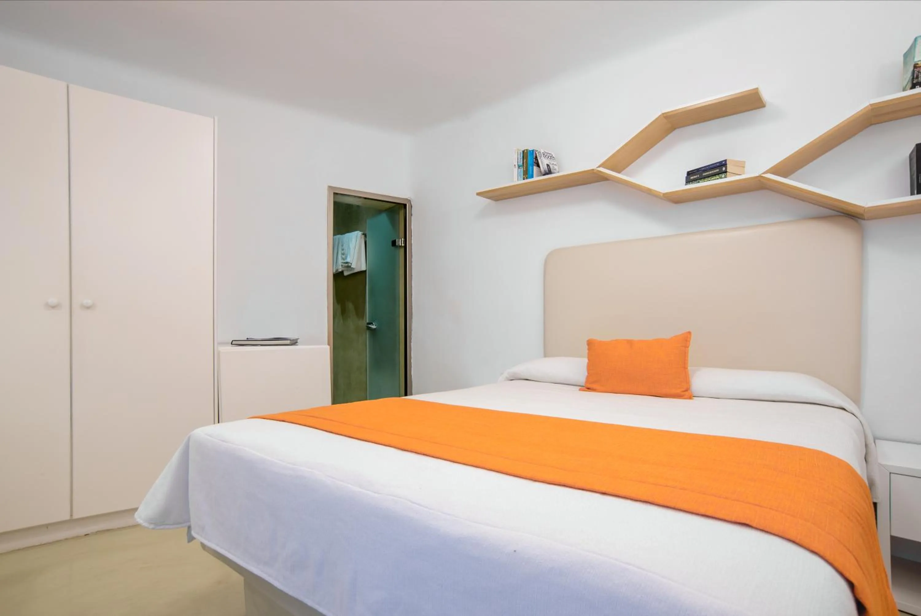 Bedroom, Bed in Sunset Hotel