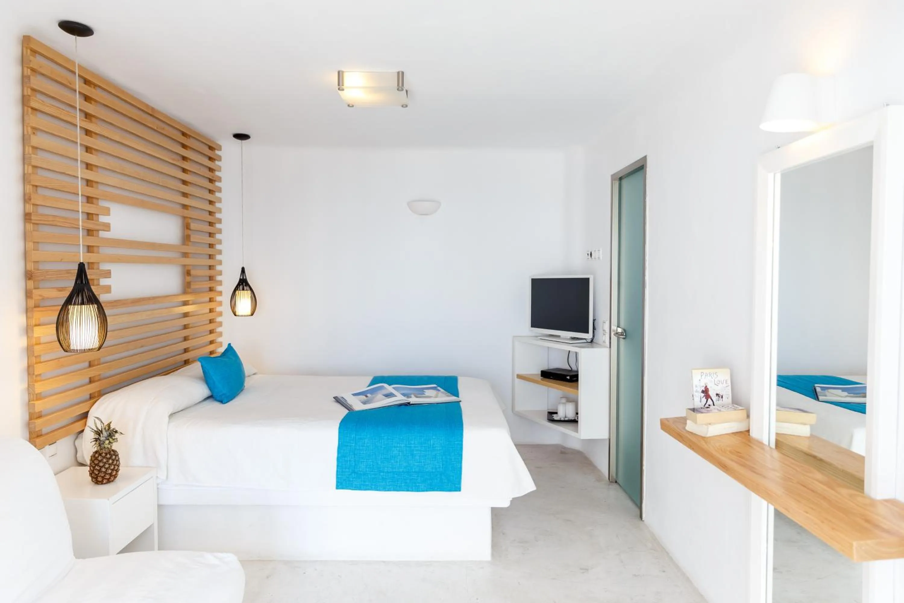 Bedroom, Bed in Sunset Hotel