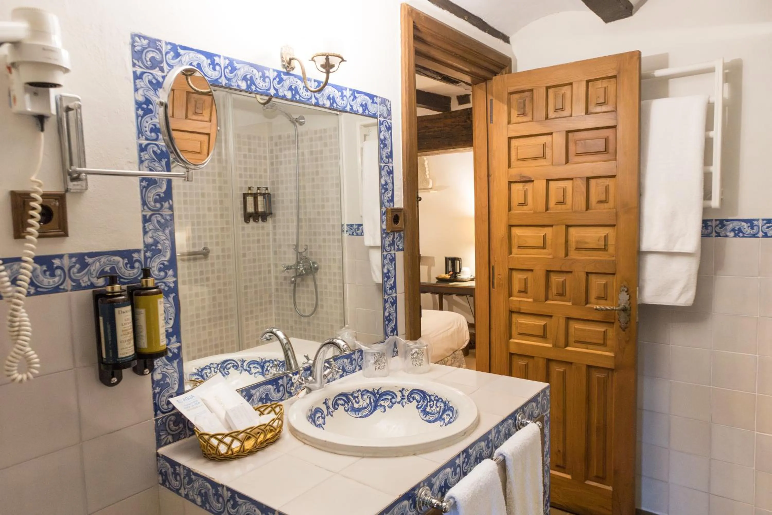Bathroom in Posada La Torre de La Quintana