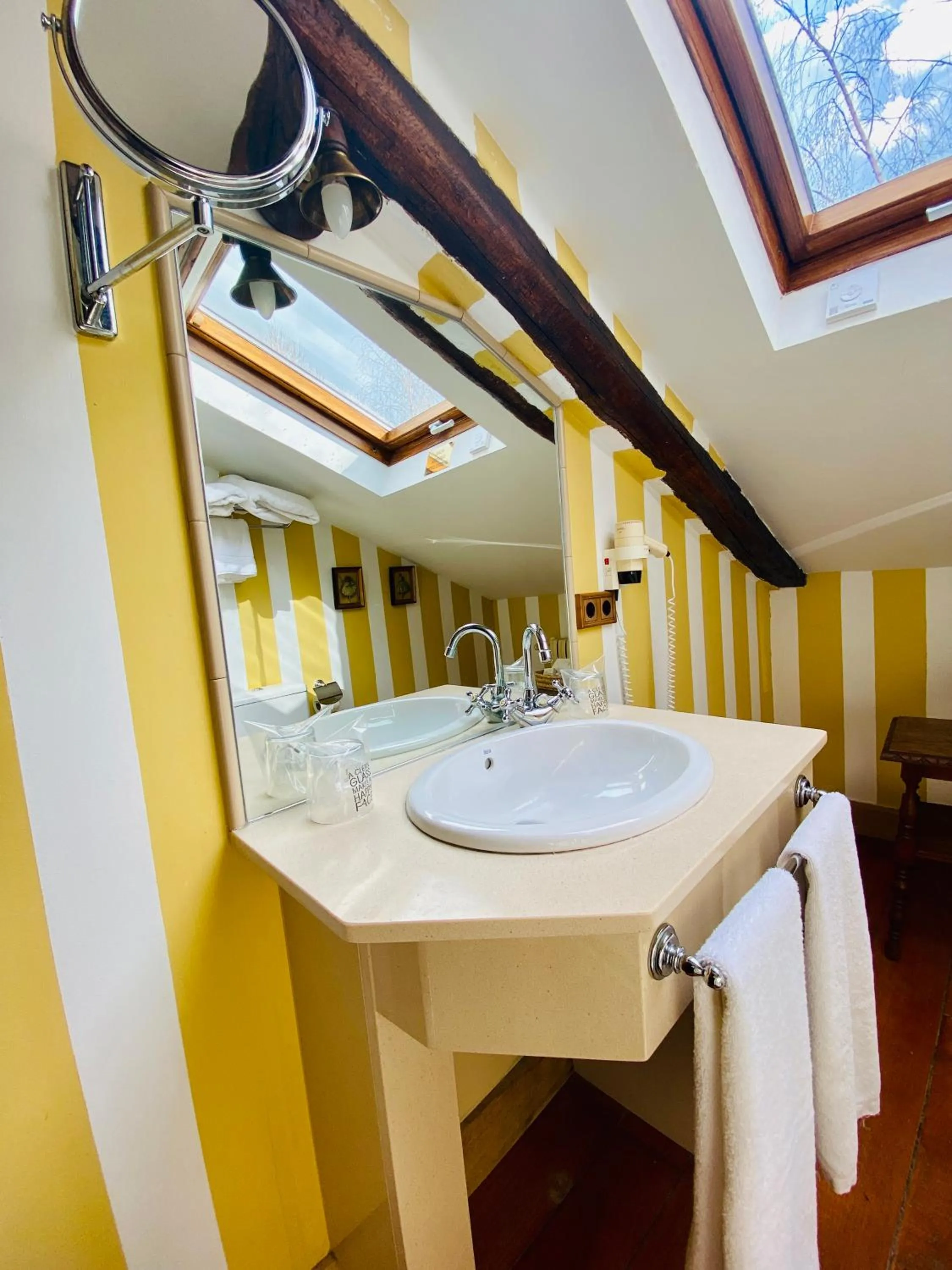 Bathroom in Posada La Torre de La Quintana