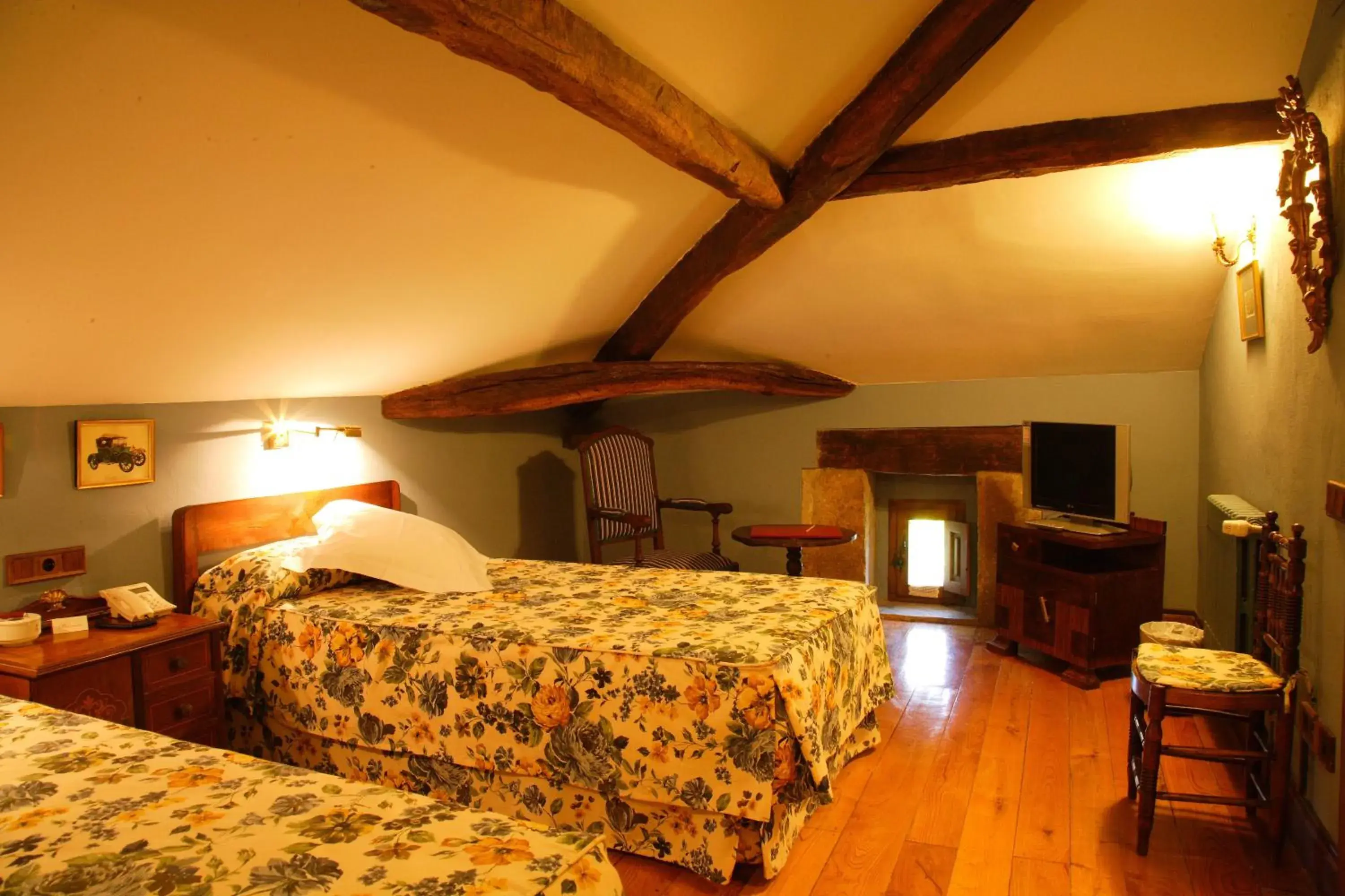 Double or Twin Room in Posada La Torre de La Quintana Double or Twin Room in Posada La Torre de La Quintana