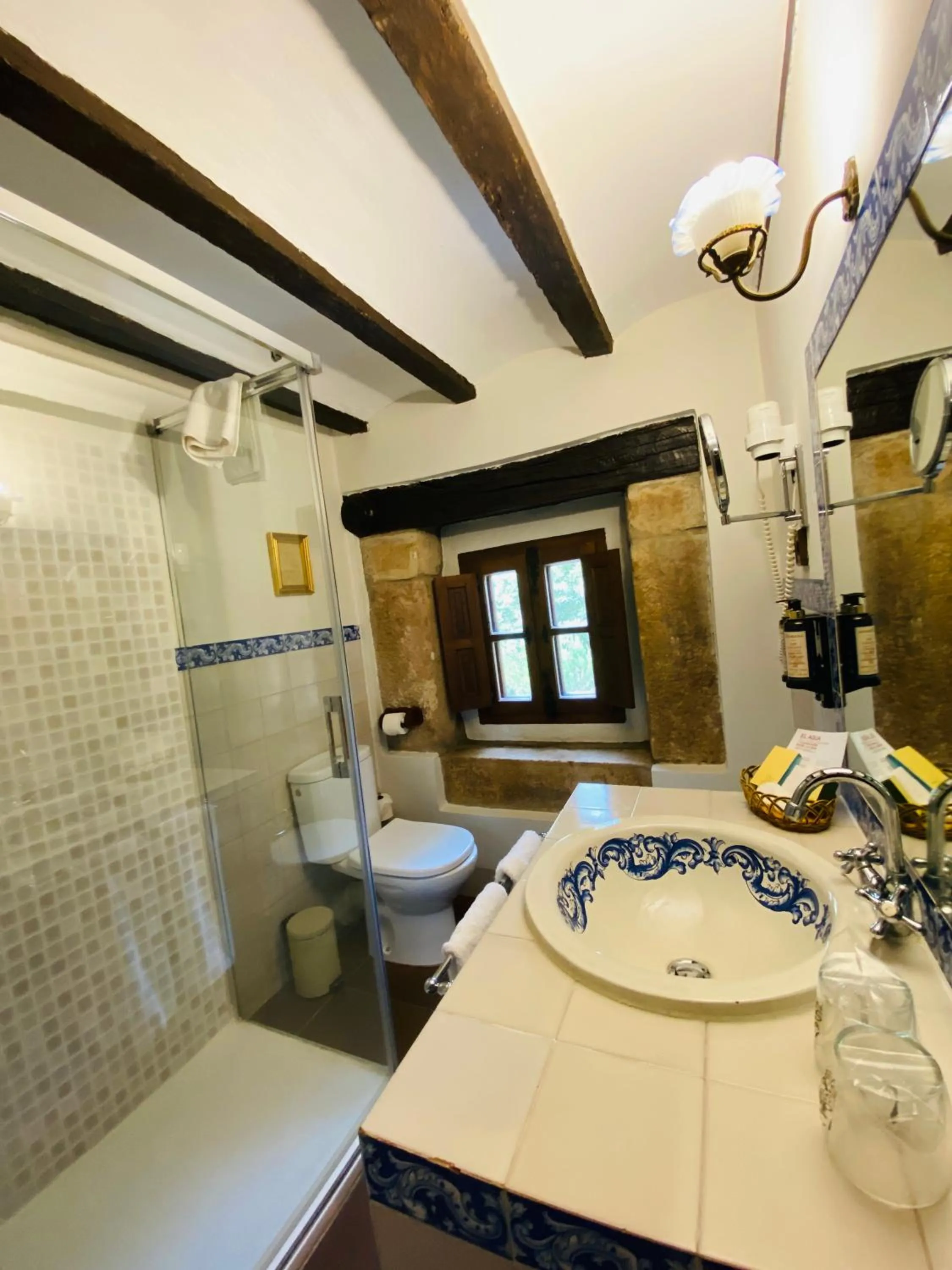 Shower in Posada La Torre de La Quintana