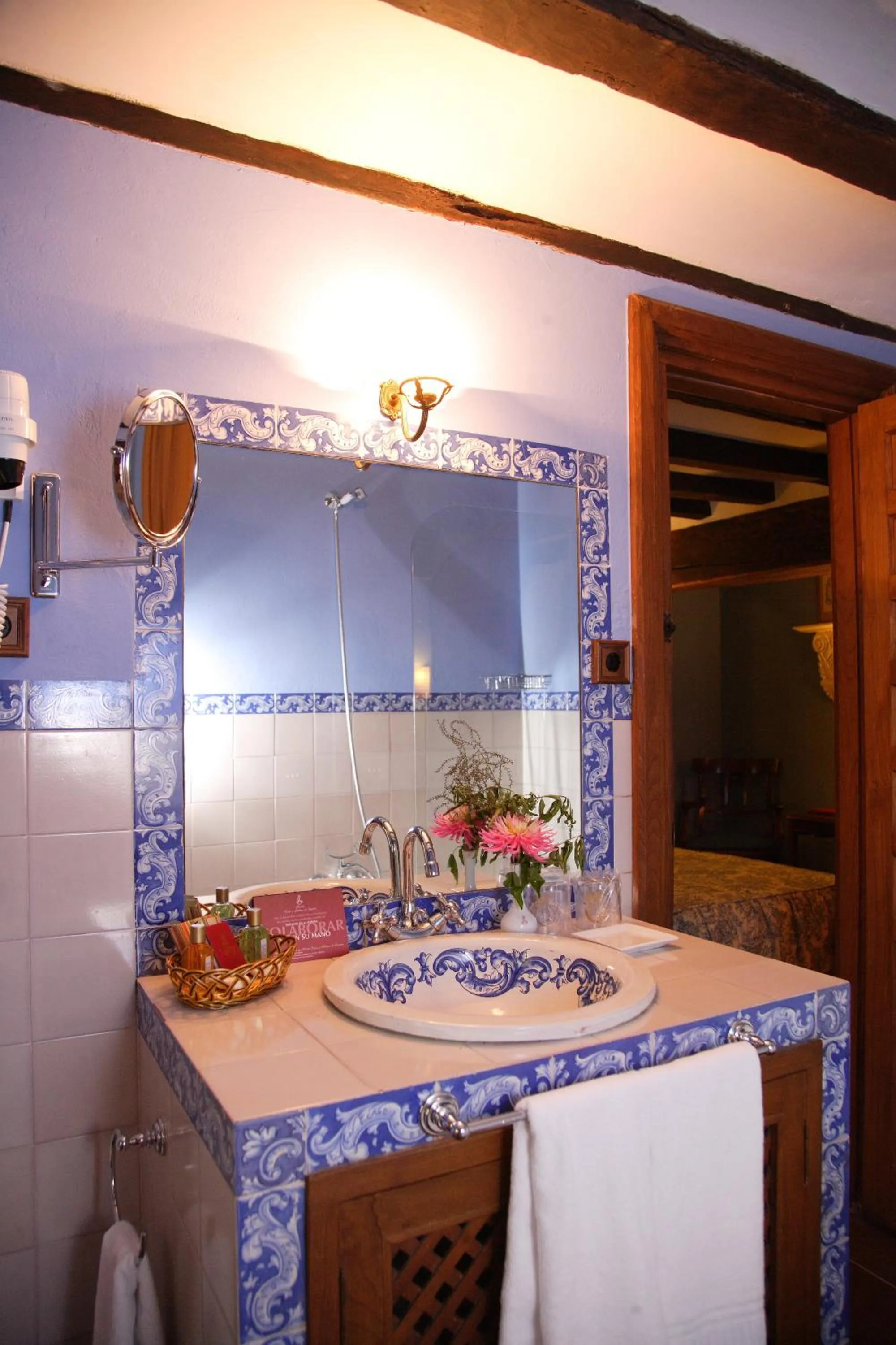 Bathroom in Posada La Torre de La Quintana