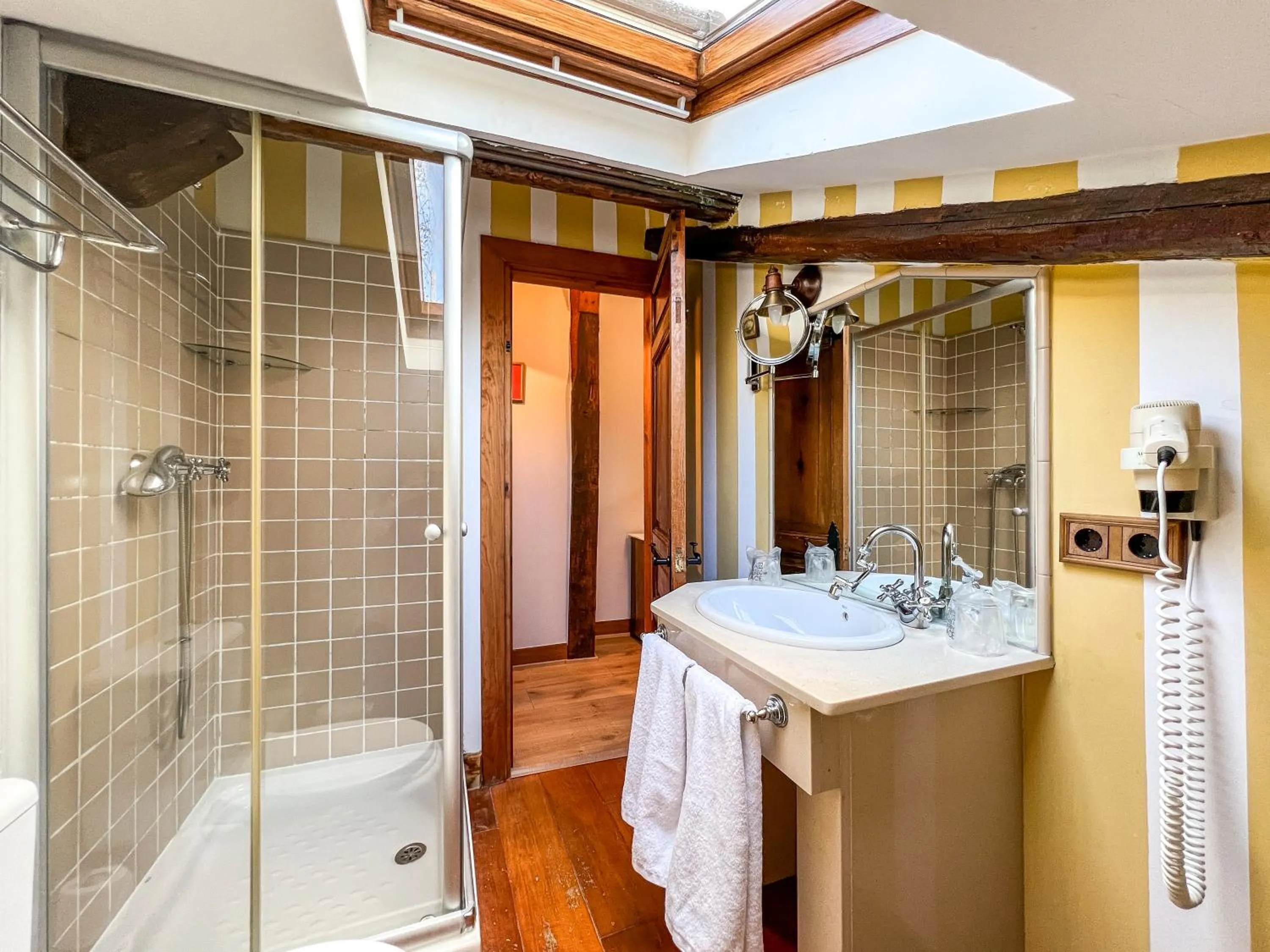 Bathroom in Posada La Torre de La Quintana