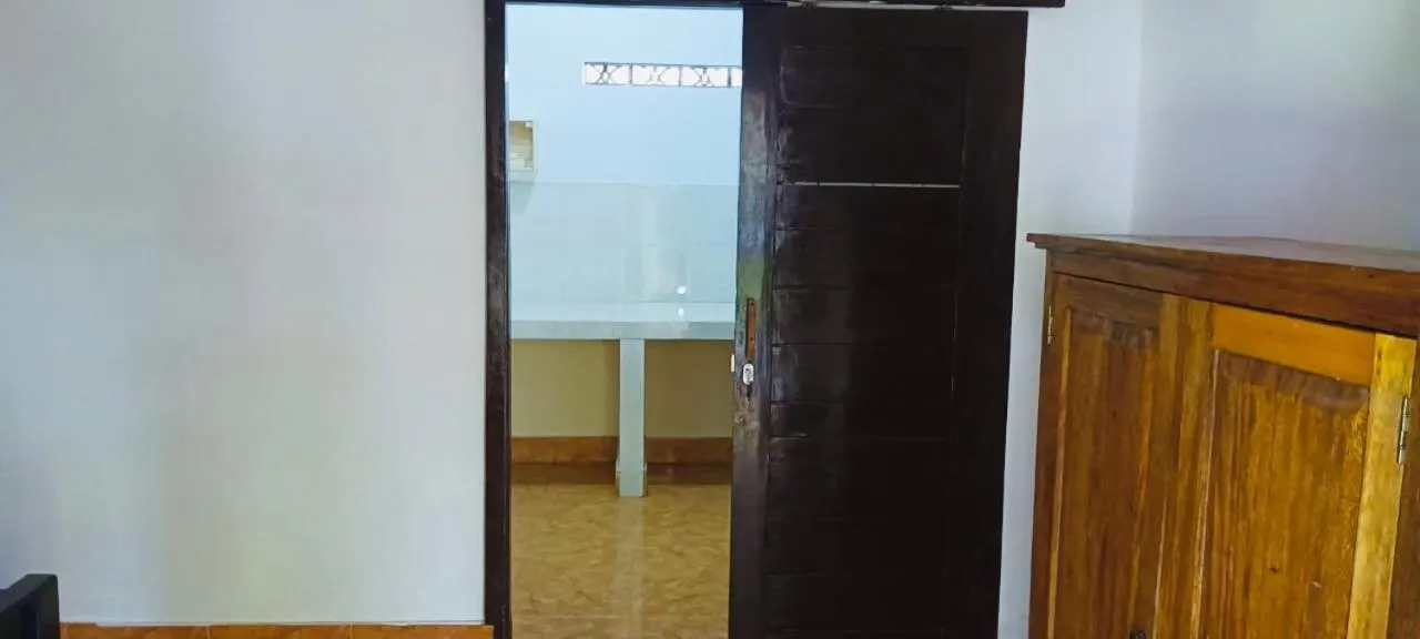 wardrobe in Puring Bungalows