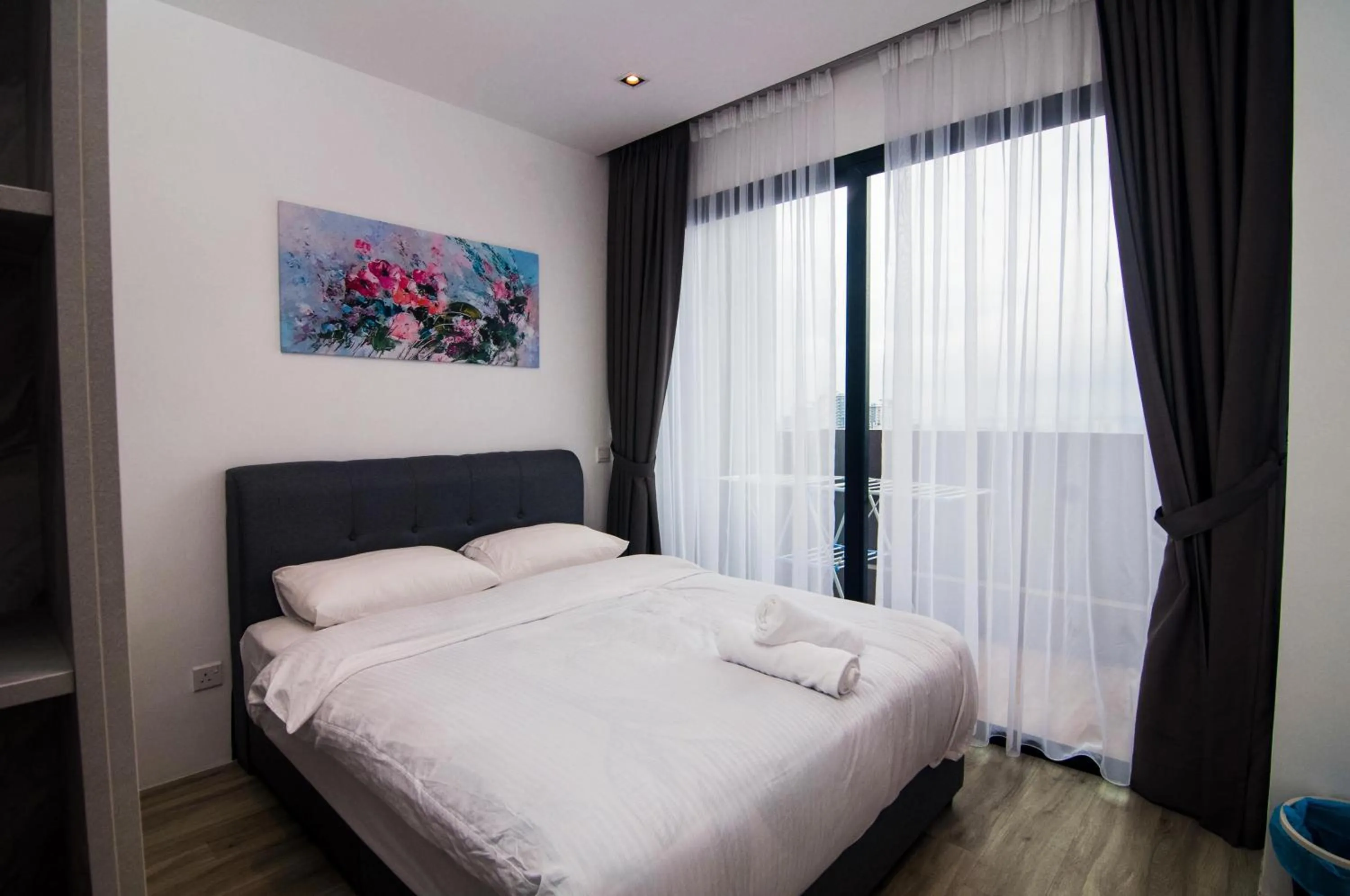 Bed in Lumi Tropicana - Idealhub