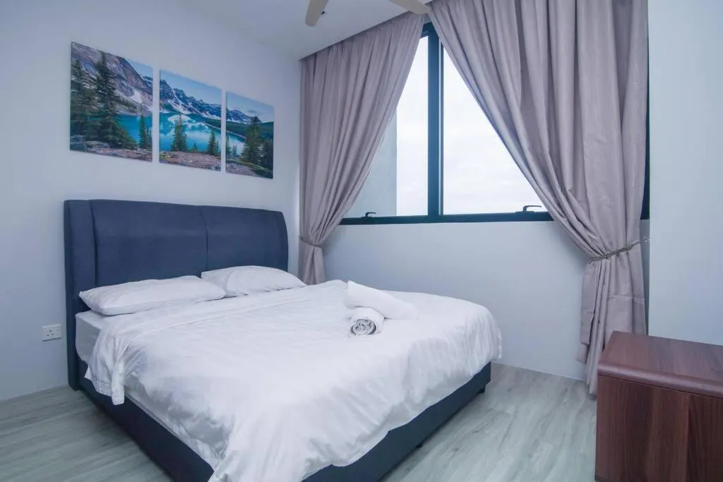 Bed in Lumi Tropicana - Idealhub