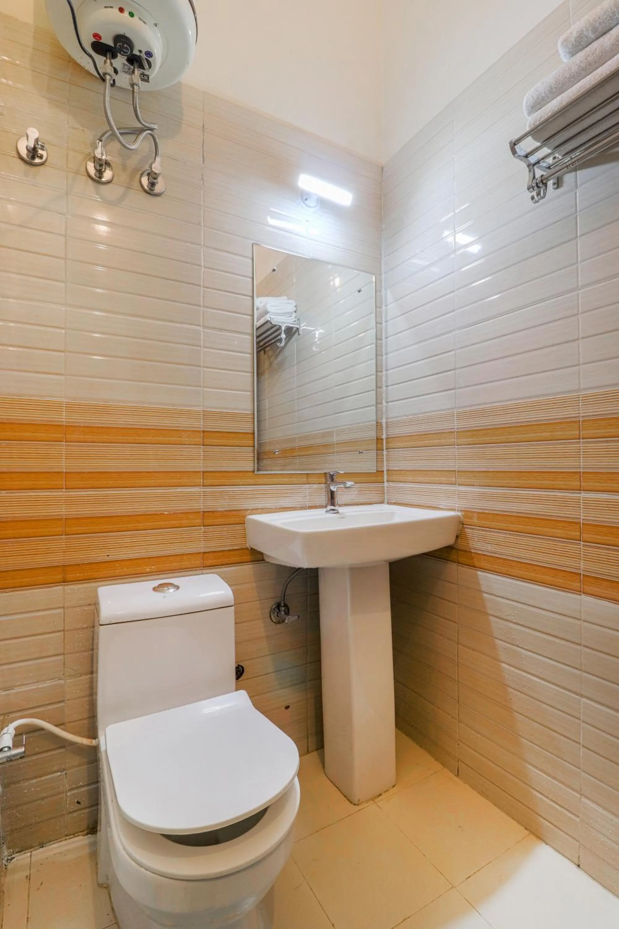 Shower in Shanti Vilaas