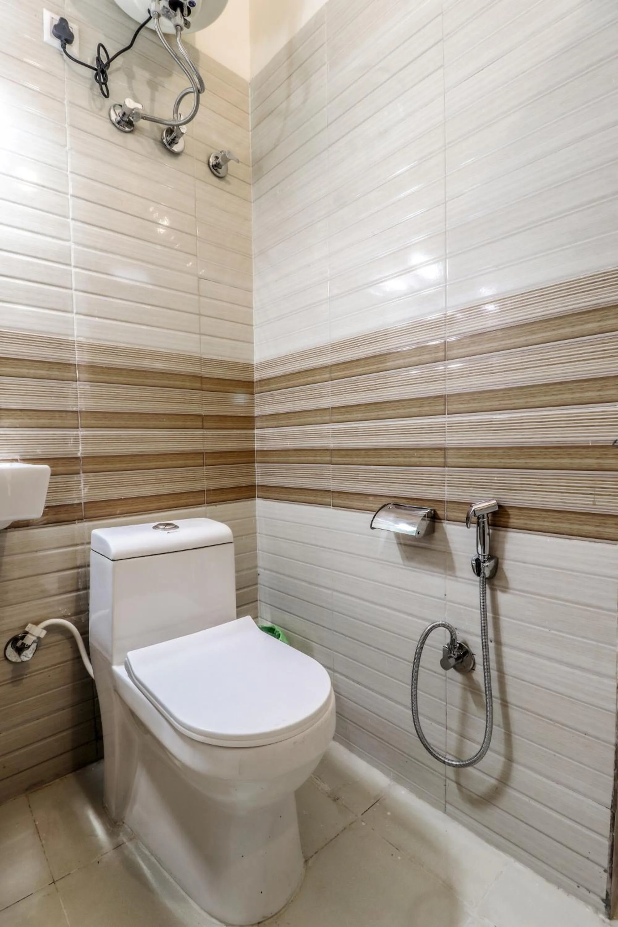 Shower in Shanti Vilaas