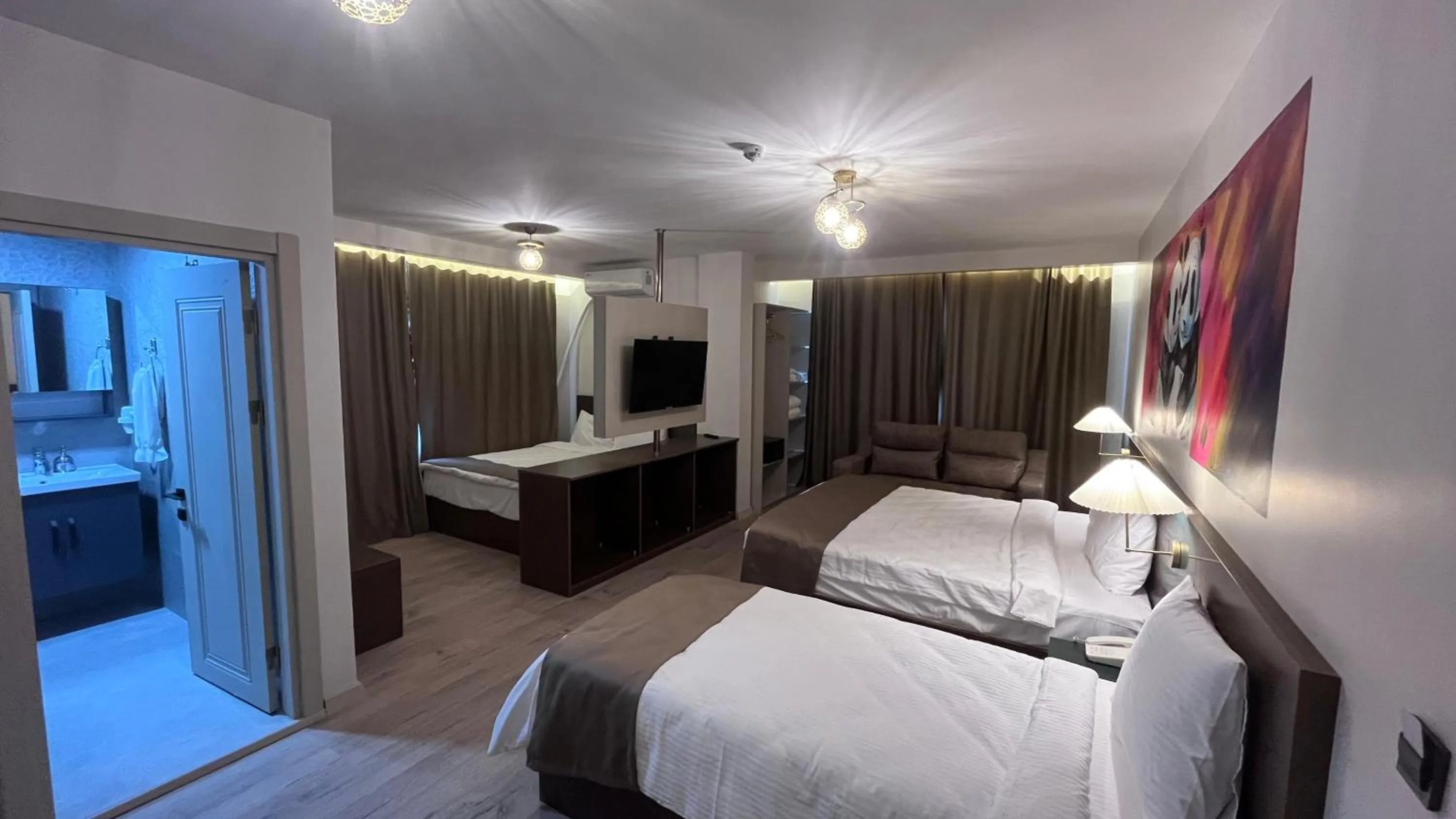 Communal lounge/ TV room, Bed in SAR-PER Hotel