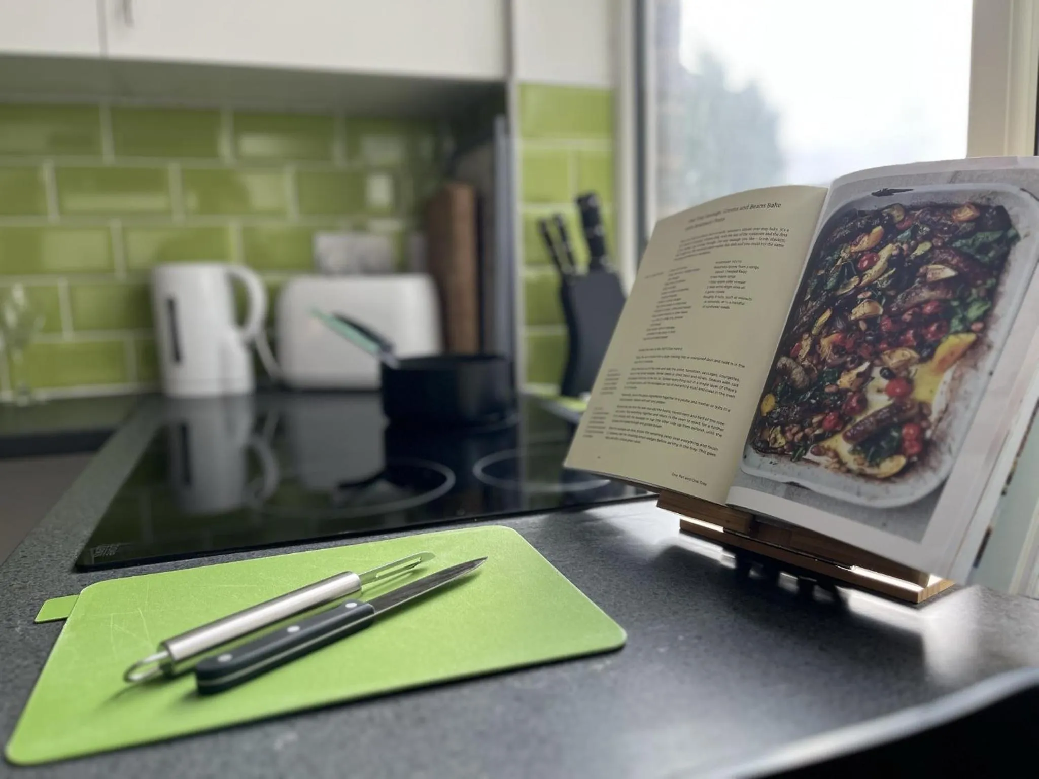 Kitchen or kitchenette in Modern 1 bed studios for comfy stay in Preston